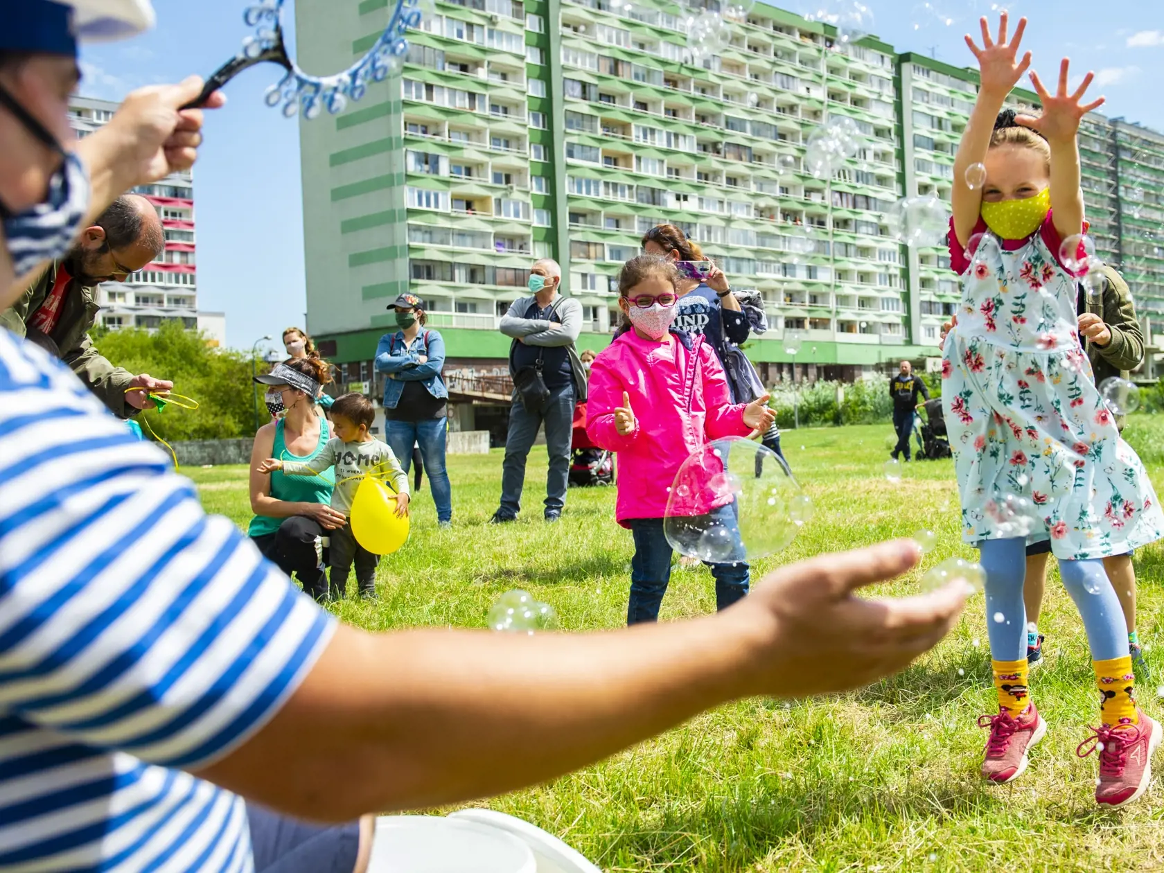 Hygienické usmernenia schválil v stredu (3. 6.) Úrad verejného zdravotníctva (ÚVZ) SR po spoločnom stretnutí so zástupcami RmS, Slovenskej asociácie cestovných kancelárií a cestovných agentúr a odboru hygieny detí a mládeže ÚVZ SR.