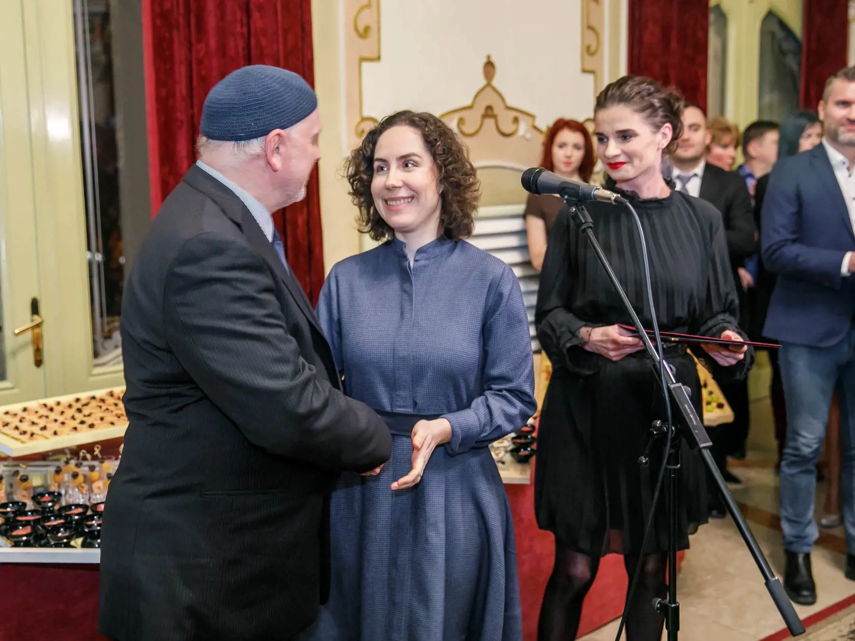 Ondrej Šoth blahoželá Lucii Molnár Satinskej.