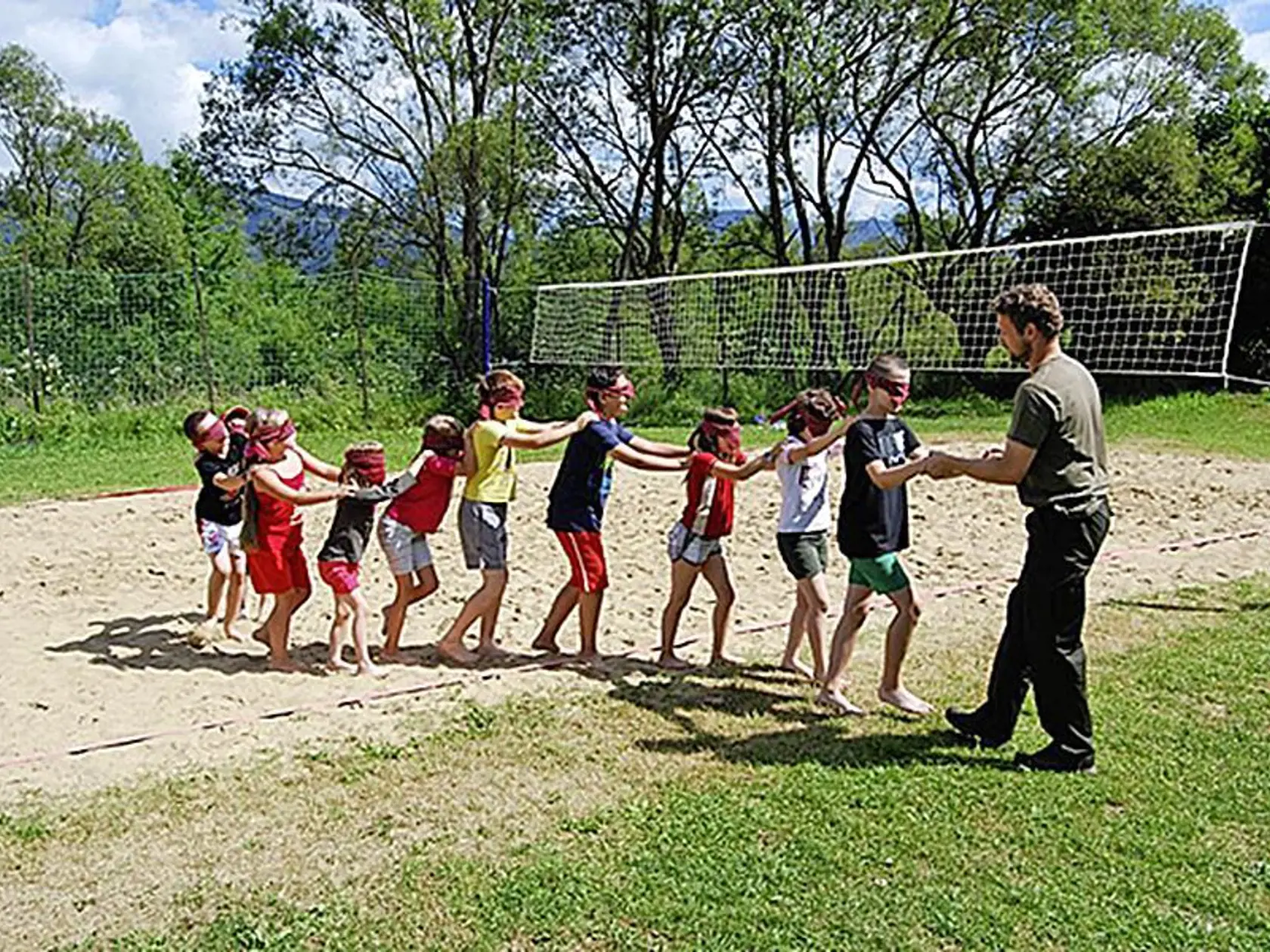 Letné tábory sprísnia pravidlá, no jednodňové výlety mimo areálu tábora či spoločnú prípravu jedla si deti budú môcť užiť rovnako ako pred vypuknutím pandémie nového koronavírusu.