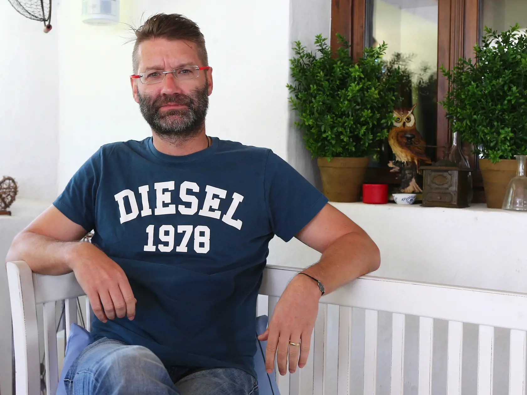 Ľudia: TV seriál Dvojičky. Nakrúcanie komediálneho televízneho seriálu TV JOJ v maďarskej obci Dunasziget. Hlavnými predstaviteľmi sú Zuzana Porubjaková, Svetozár Malachovský a Diana Mórová.