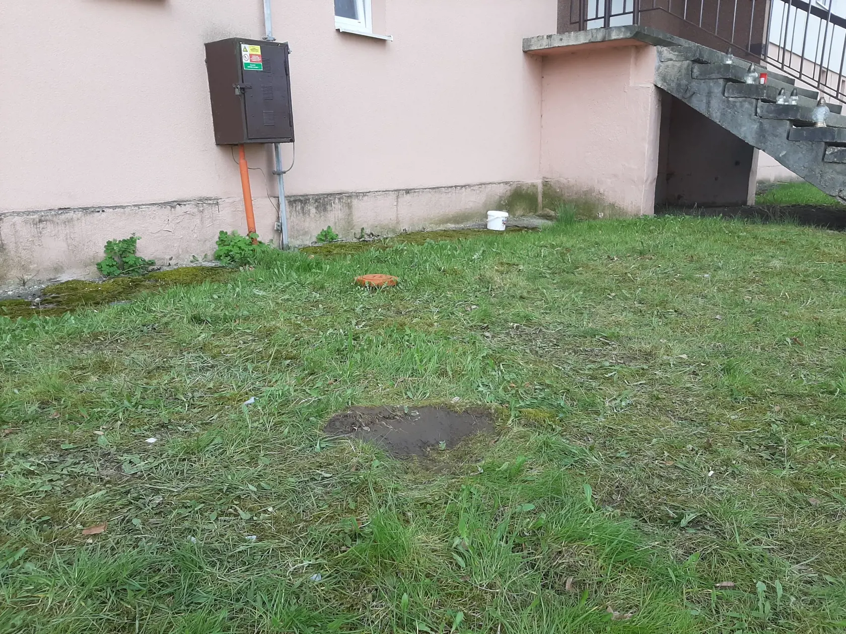 Miesto, na ktoré dopadla je stále viditeľné