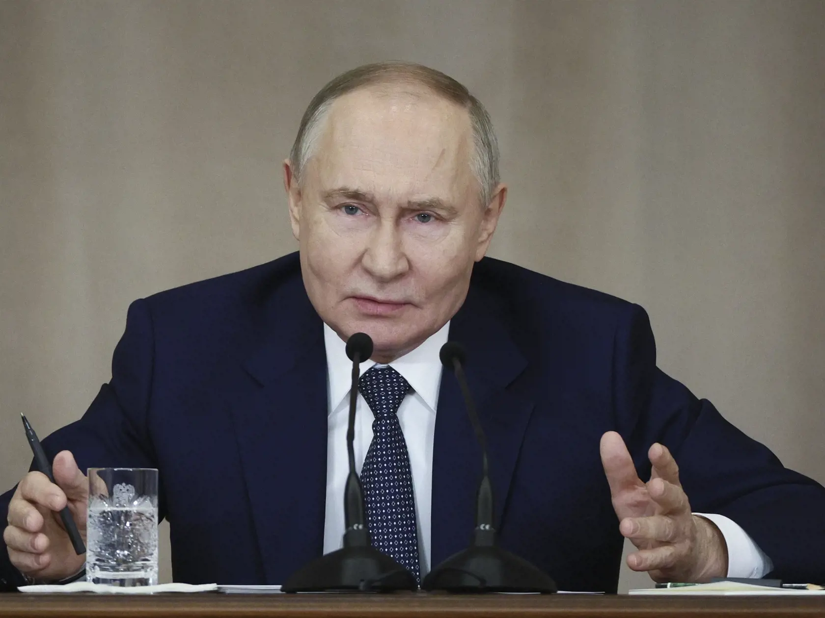 Ruský prezident Vladimir Putin počas výročného stretnutia sudcov na Najvyššom súde v Moskve 20. februára 2025.
