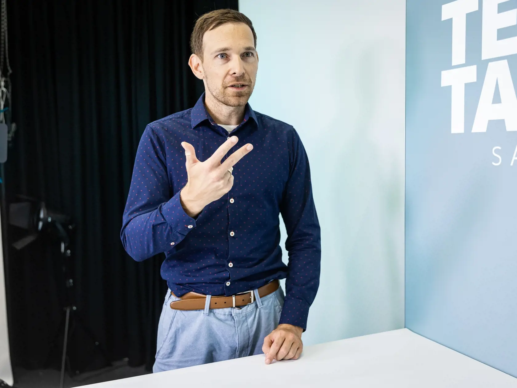 Zdravotnícky analytik INESS Martin Vlachynský s príchodom novej koalície očakáva pokračujúcu stagnáciu celého zdravotníckeho sektora. „Toto pravdepodobne nebude vláda, ktorá bude mať chuť otvárať dôležité, ale nepríjemné témy, ako je spoluúčasť pacienta, lepšia definícia nároku či privatizácia štátnej zdravotnej poisťovne. Otázne bude aj dokončenie optimalizácie siete nemocníc, hoci má istú formu ,poistky' v podobe nadviazanosti na Plán obnovy," povedal.