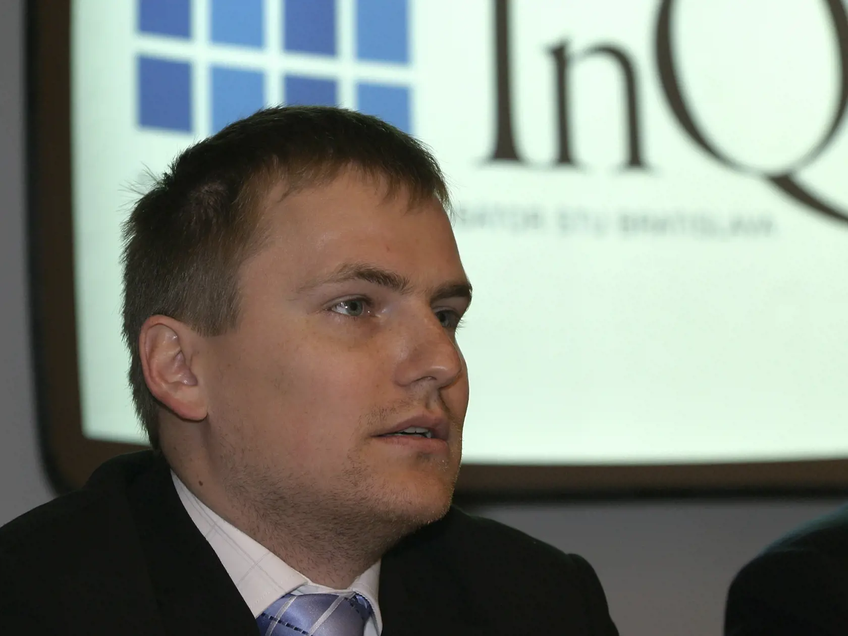 Andrej Vršanský, výkonný riaditeľ Ligy za duševné zdravie: Kým sa pacient dostane k odborníkovi, prejdú aj tri alebo štyri mesiace, lekár má na pacienta 12 minút, pričom 6 minút rieši administratívu. Toto treba zmeniť.