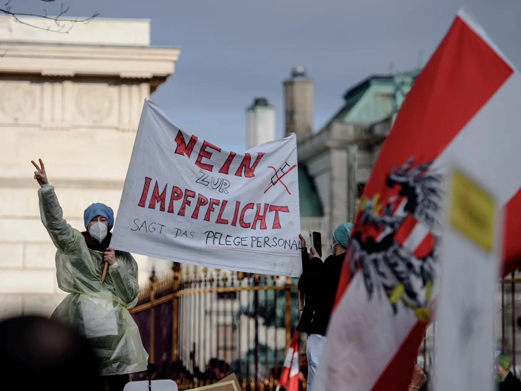 Rakúšania vyšli do ulíc, protestovali proti povinnému očkovaniu.