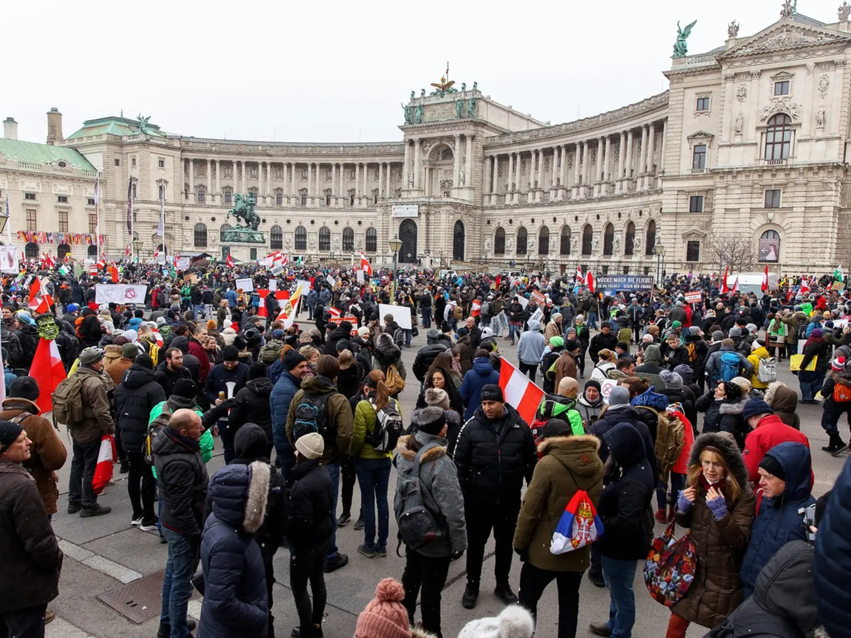 Rakúšania vyšli do ulíc, protestovali proti povinnému očkovaniu.