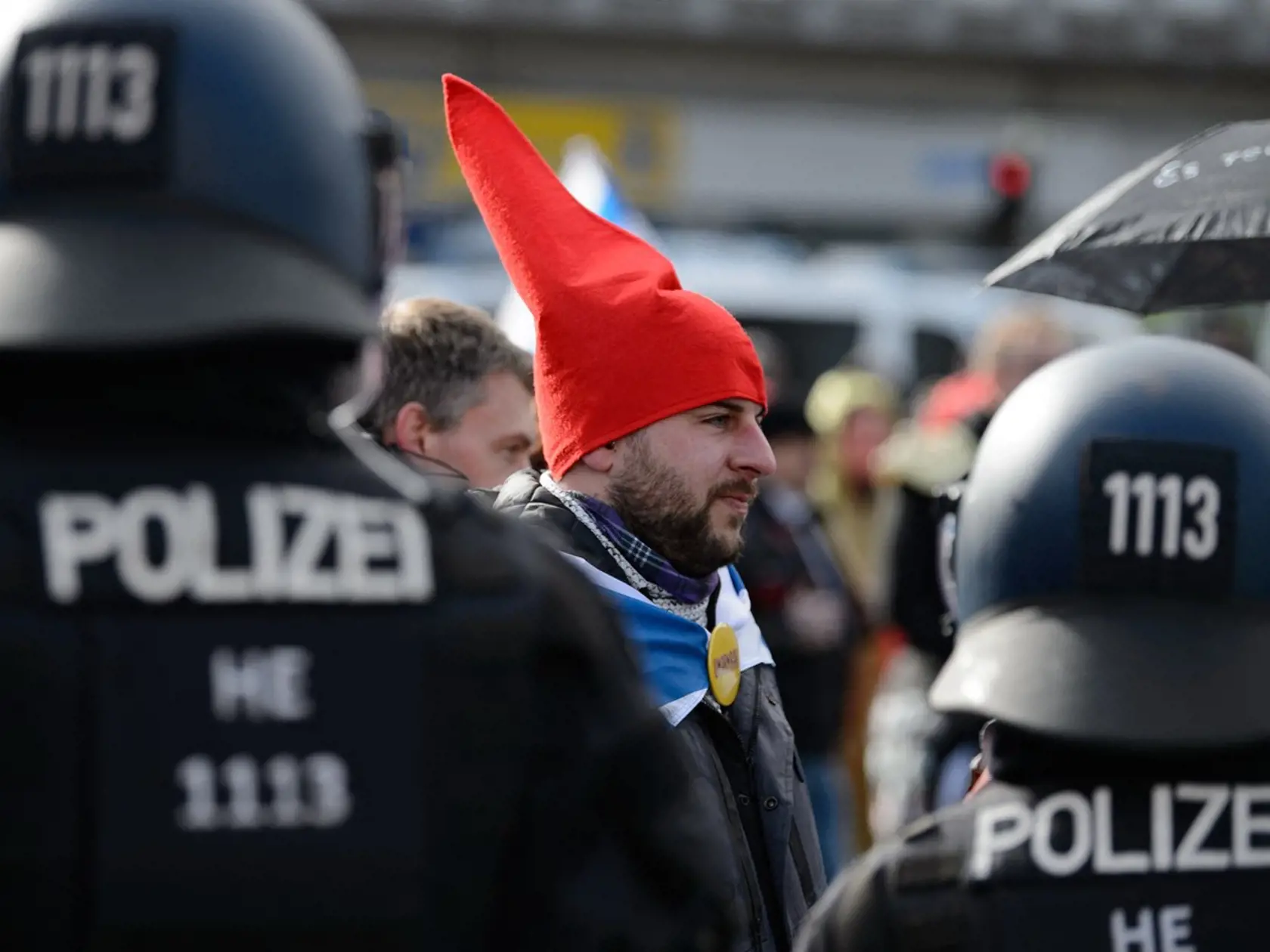 Na proteste sa zúčastnili tisíce ľudí, došlo aj k potýčkam demonštrantov s políciou.