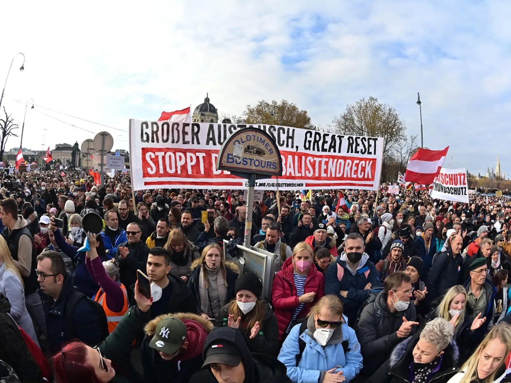 Vo Viedni sa konal ďalší veľký protest proti povinnému očkovaniu.