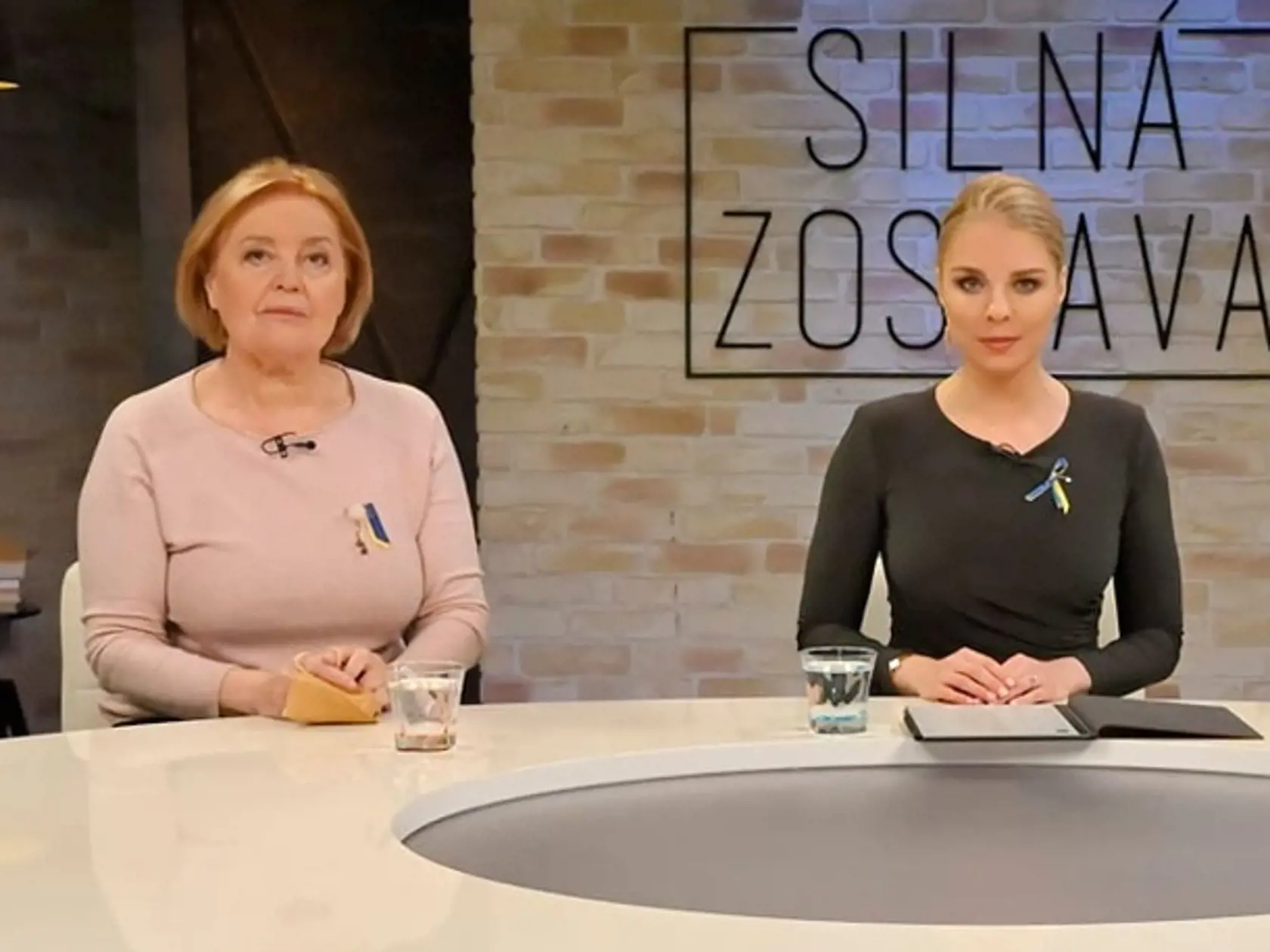 Silná zostava je od začiatku marca 2022 bez komičky Simony Salátovej.