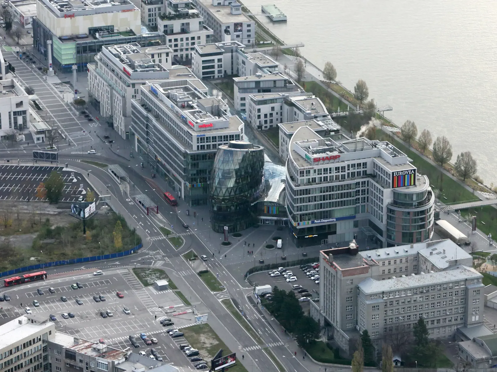 V medzikvartálom porovnaní sa počet predaných bytov prepadol o 50 %, oproti letu 2021 o 61,5 %.