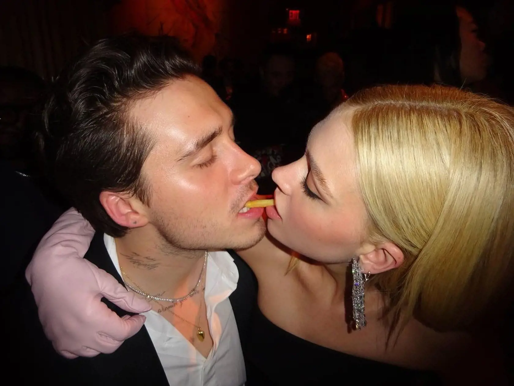 Brooklyn Peltz Beckham a Nicola Peltz Beckham.