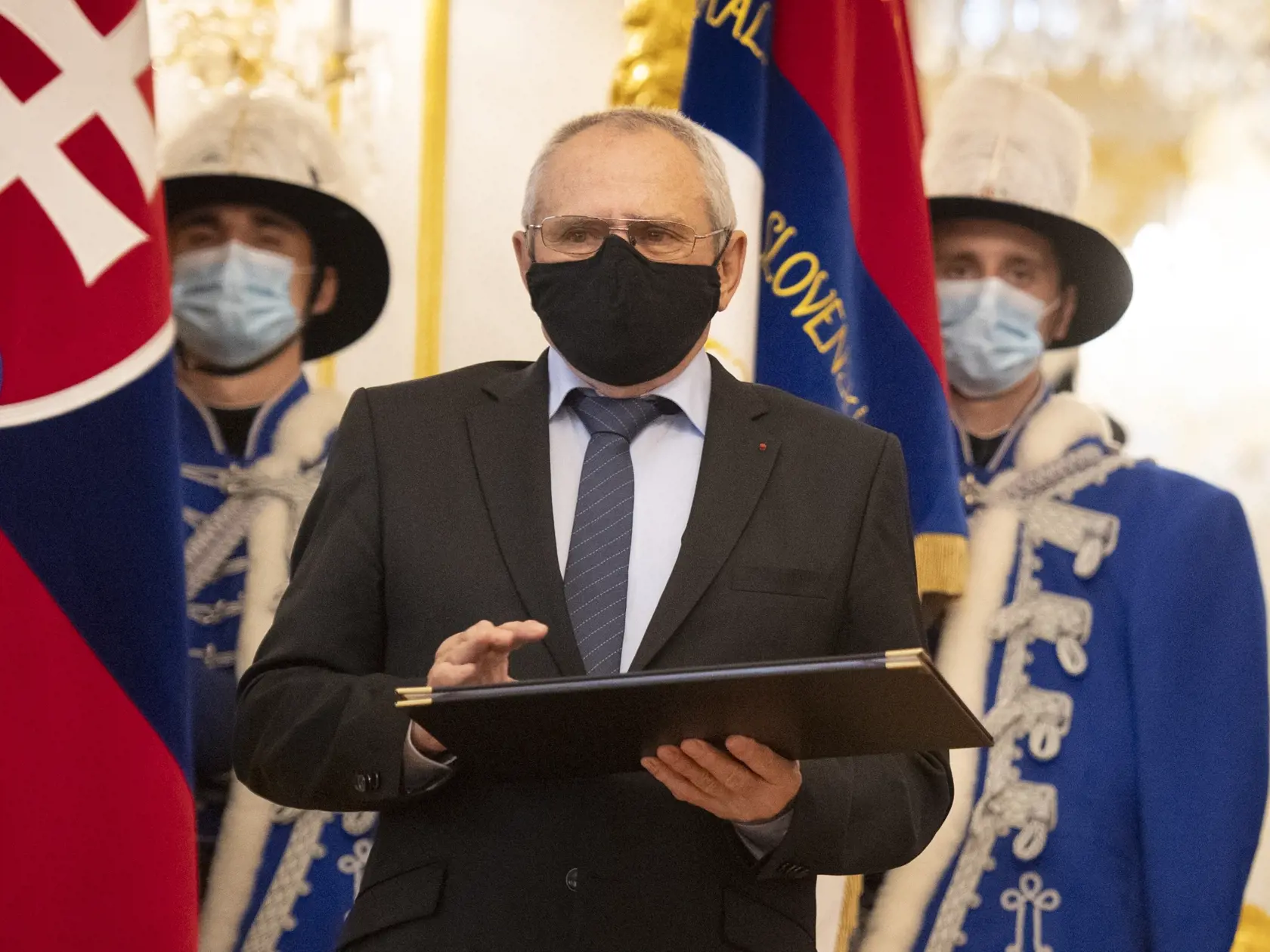 Na snímke ocenený laureát herec a expolitik Milan Kňažko počas odovzdávania štátnej ceny Jozefa Miloslava Hurbana v reprezentačných priestoroch Bratislavského hradu 1. septembra 2020 v Bratislave. FOTO TASR - Pavel Neubauer	


