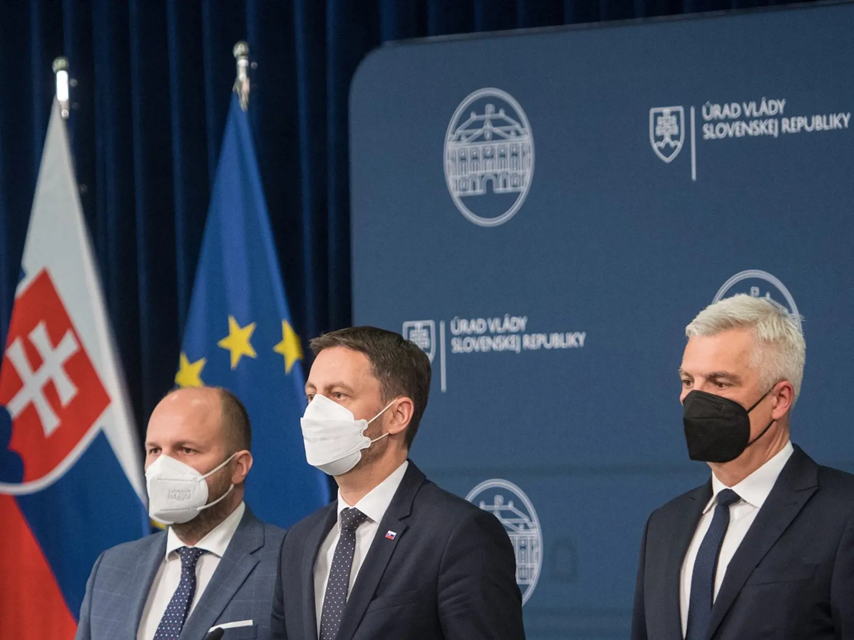 Slovenská republika vyhostí troch ruských diplomatov, oznámil premiér E. Heger