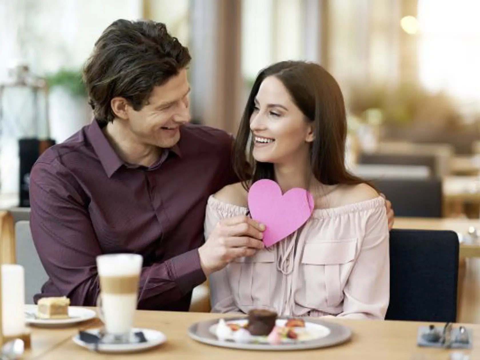 Love bombing: Keď láska nie je láskou! Pozor na túto nebezpečnú manipulatívnu pascu vo vzťahoch!