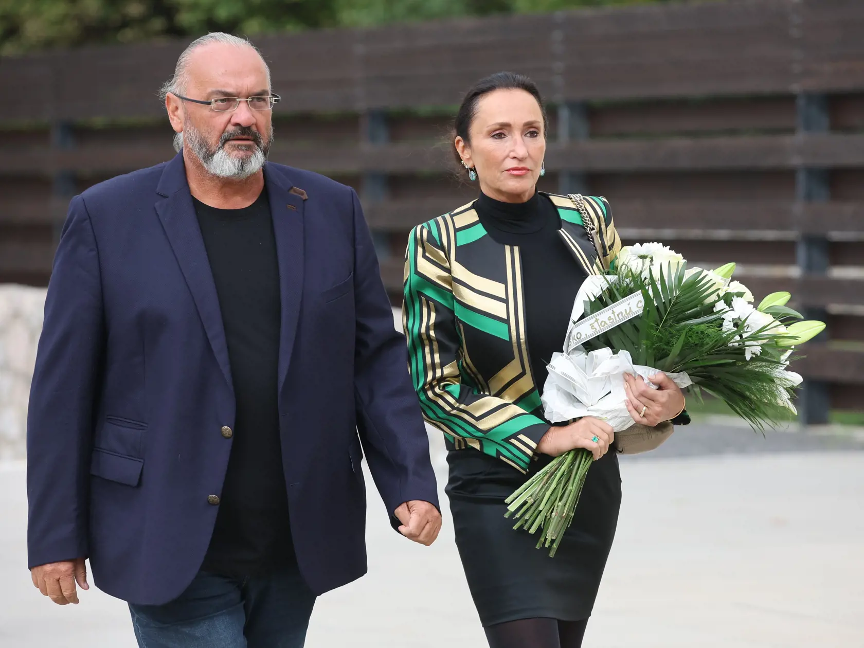 Pohreb Richard Šimurka († 55). Sisa Lelkes Sklovska prišla vo farebnom saku.