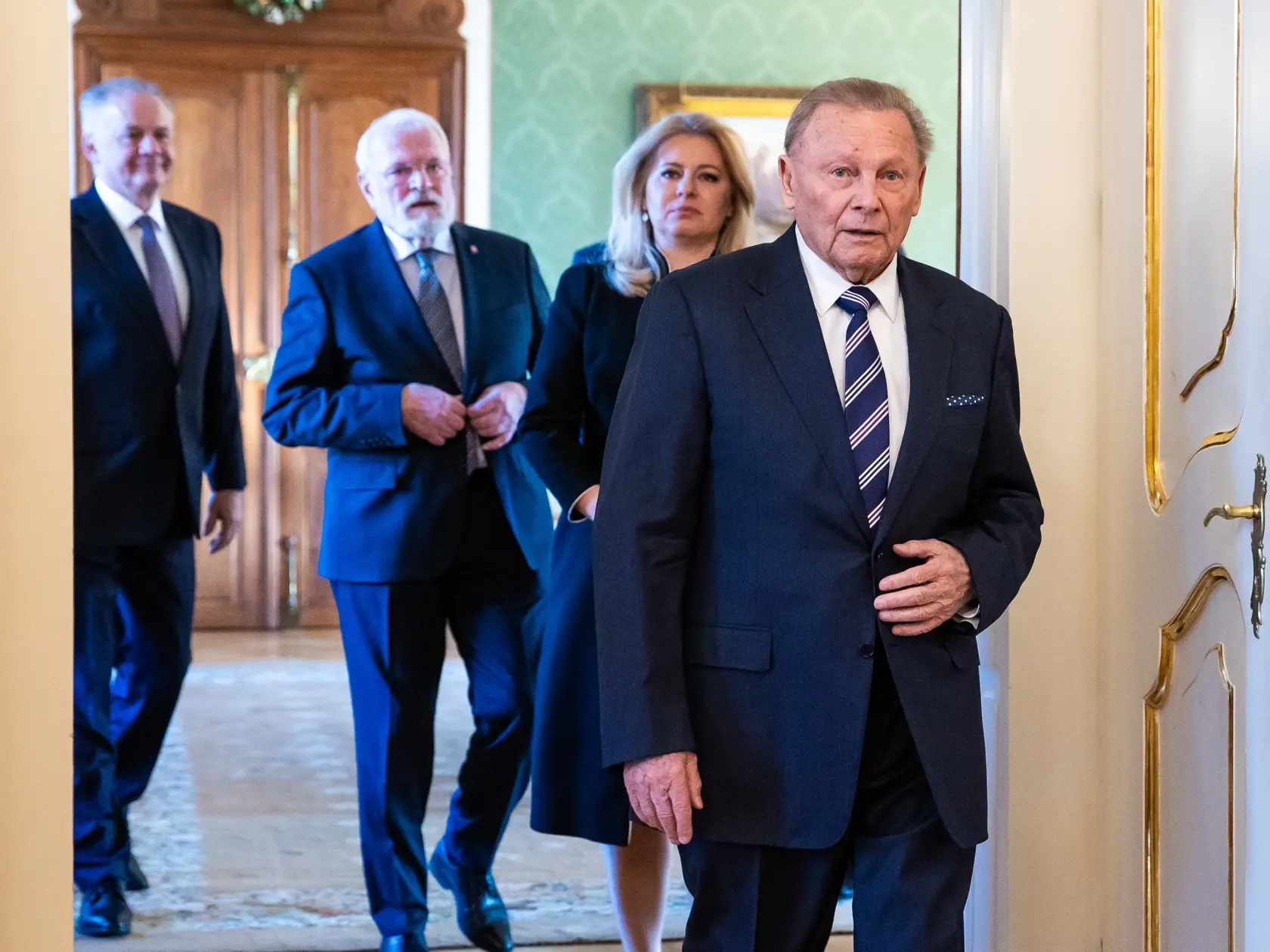 Tlačová konferencia po spoločnom obede bývalých prezidentov SR so súčastným Prezidentom SR, Petrom Pellegrinim v Prezidentskom paláci. Na snímke z ľava, Andrej Kiska, Ivan Gašparovič, Zuzana Čaputová a Rudolf Schuster.