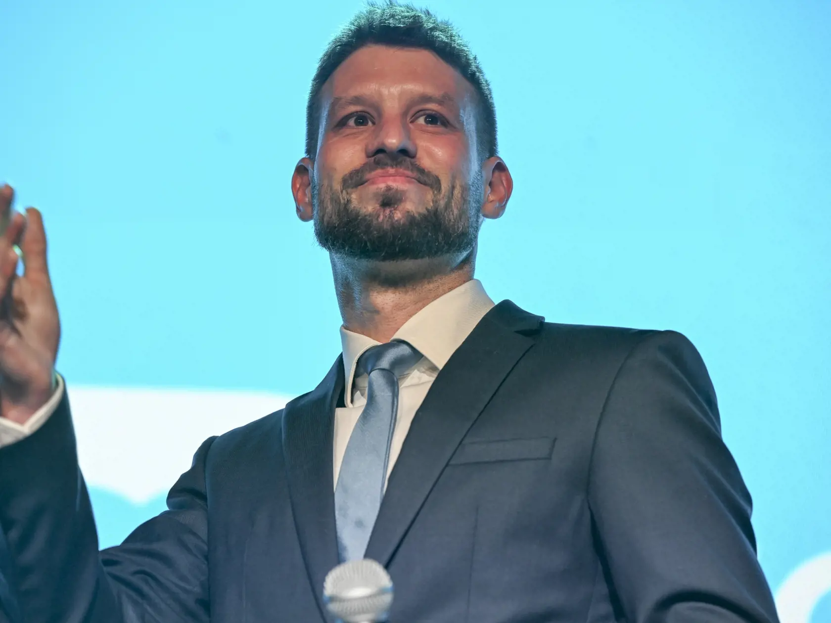 Na Slovensku sa v sobotu 30. septembra 2023 konali v poradí štvrté predčasné a celkovo deviate parlamentné voľby v ére samostatnosti. Na snímke predseda hnutia Progresívne Slovensko (PS) Michal Šimečka sa prihovára prítomným počas volebnej noci v centrále hnutia v Bratislave v sobotu 30. septembra 2023. FOTO TASR - Jaroslav Novák