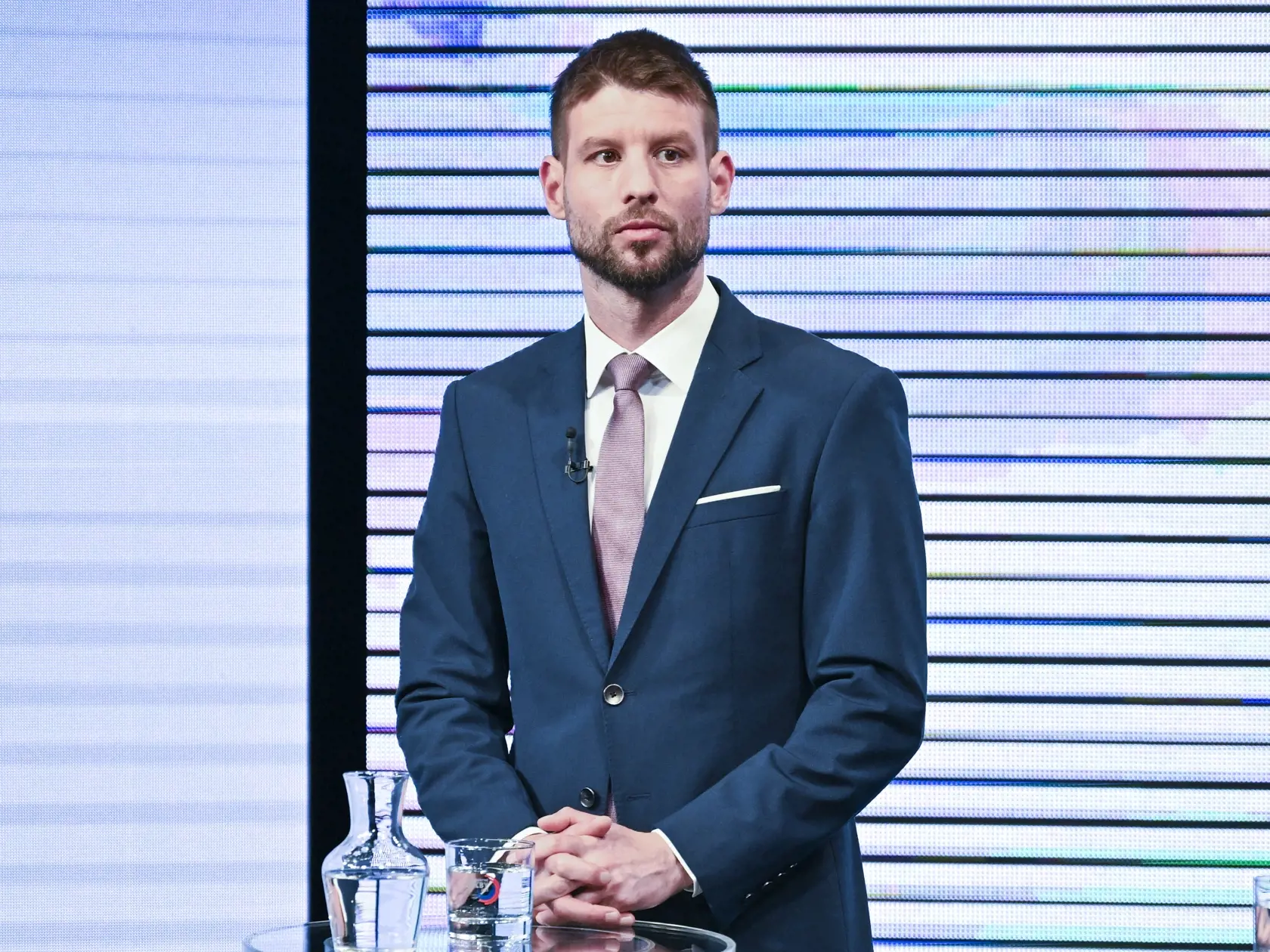 Na snímke predseda Progresívneho Slovenska (PS) Michal Šimečka počas povolebnej diskusiie v RTVS O 5 minút 12 k výsledkom predčasných parlamentných volieb na Slovensku v Bratislave 1. októbra 2023. FOTO TASR - Jaroslav Novák