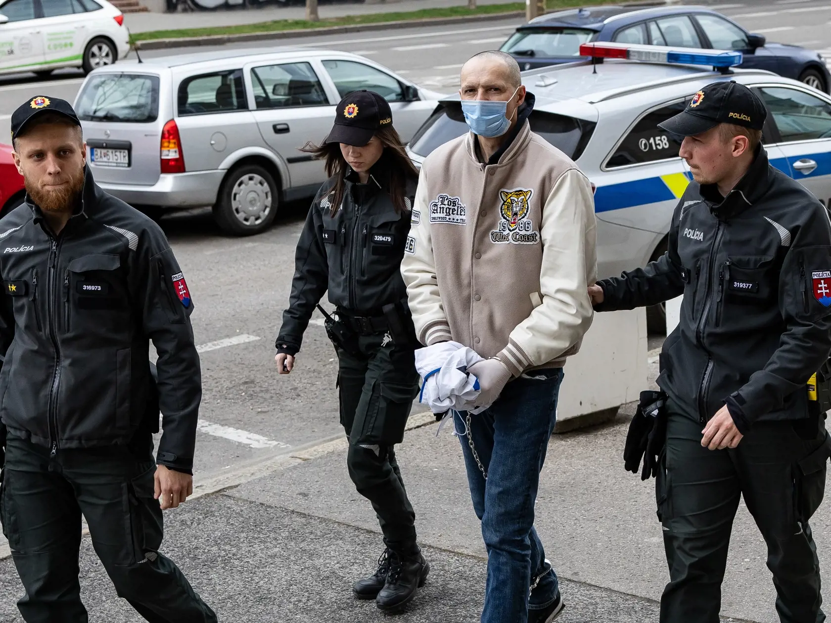 Rozhodovanie o väzbe pre Patrika, ktorého zdržali Mestský policajti v Bratislave a následne ušiel štátnym policajtom.