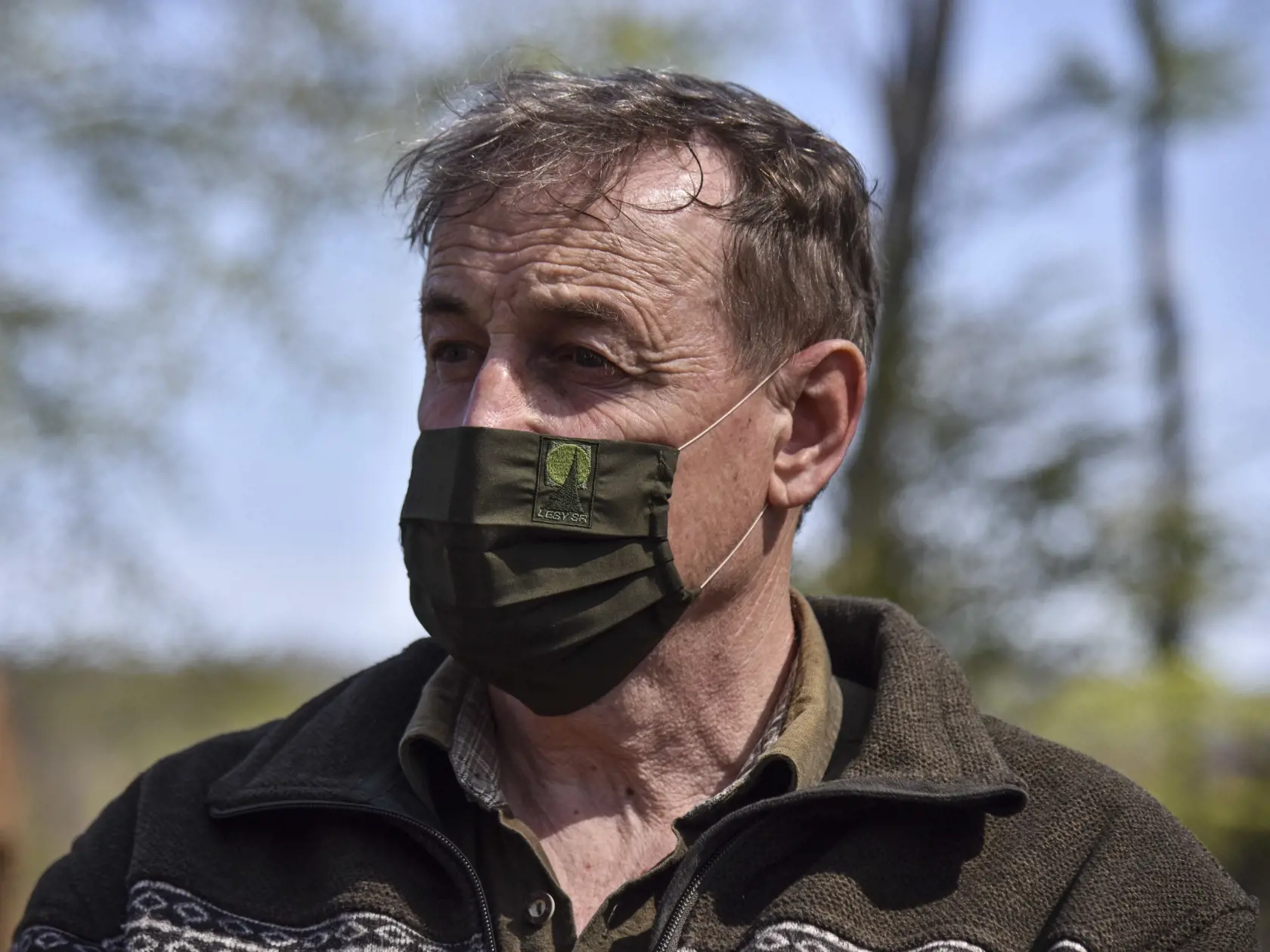 Na snímke riaditeľ odštepného závodu Smolenice Martin Matys počas tlačovej konferencie k sadeniu mladých dubov a smrekov v lokalite Ondrovičov obrázok nad Limbachom 24. apríla 2021. FOTO TASR - Pavol Zachar