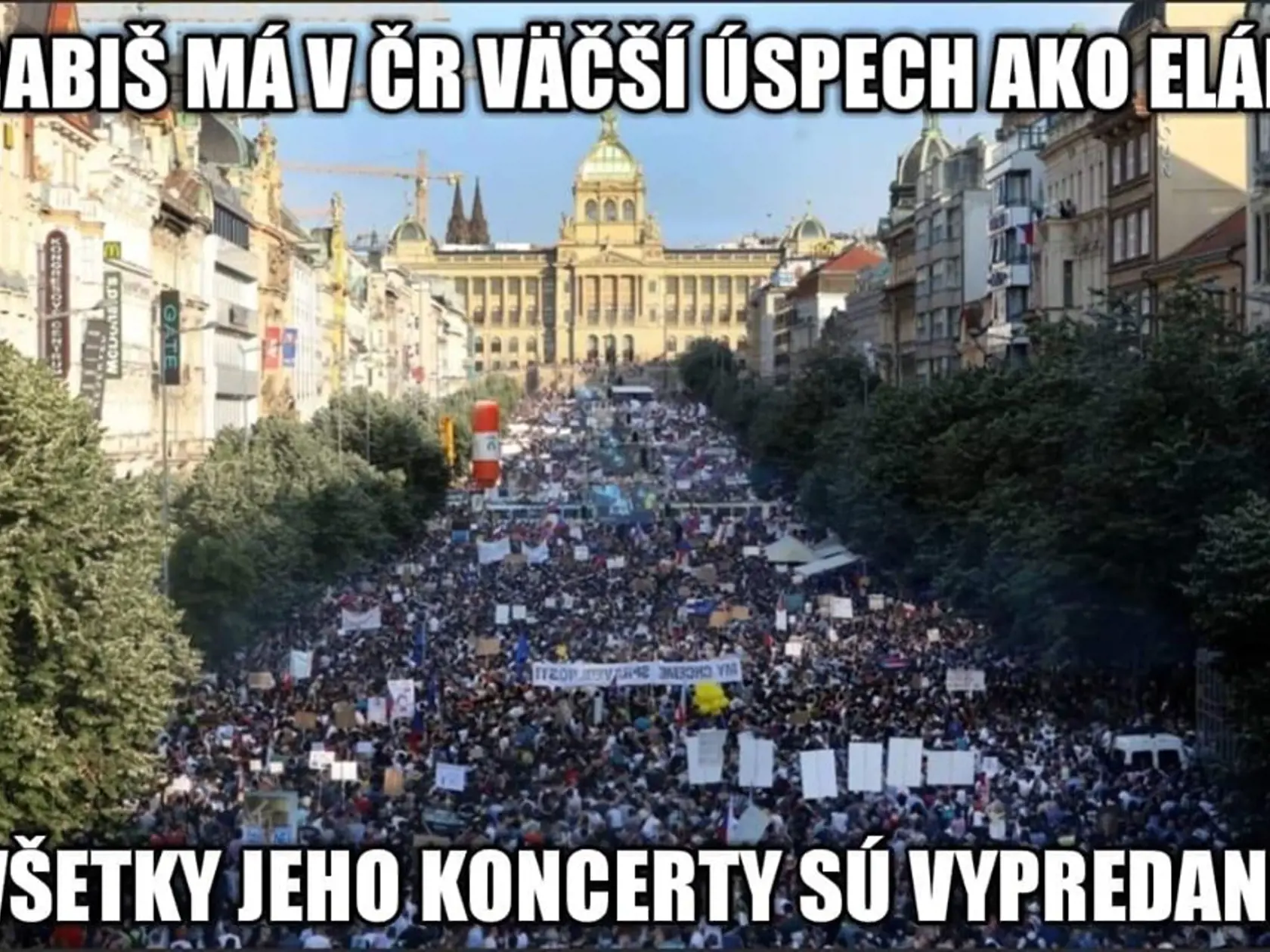 Proti politike Andreja Babiša protestovalo vyše 120 tisíc Čechov na Václavskom námestí.