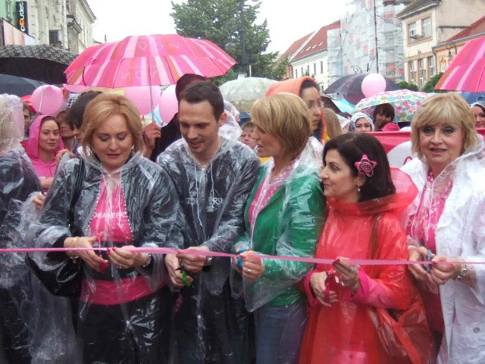 ZNÁME TVÁRE:
Zľava Ada Straková, Pyco,
Karin Habšudová i Beáta Dubasová.