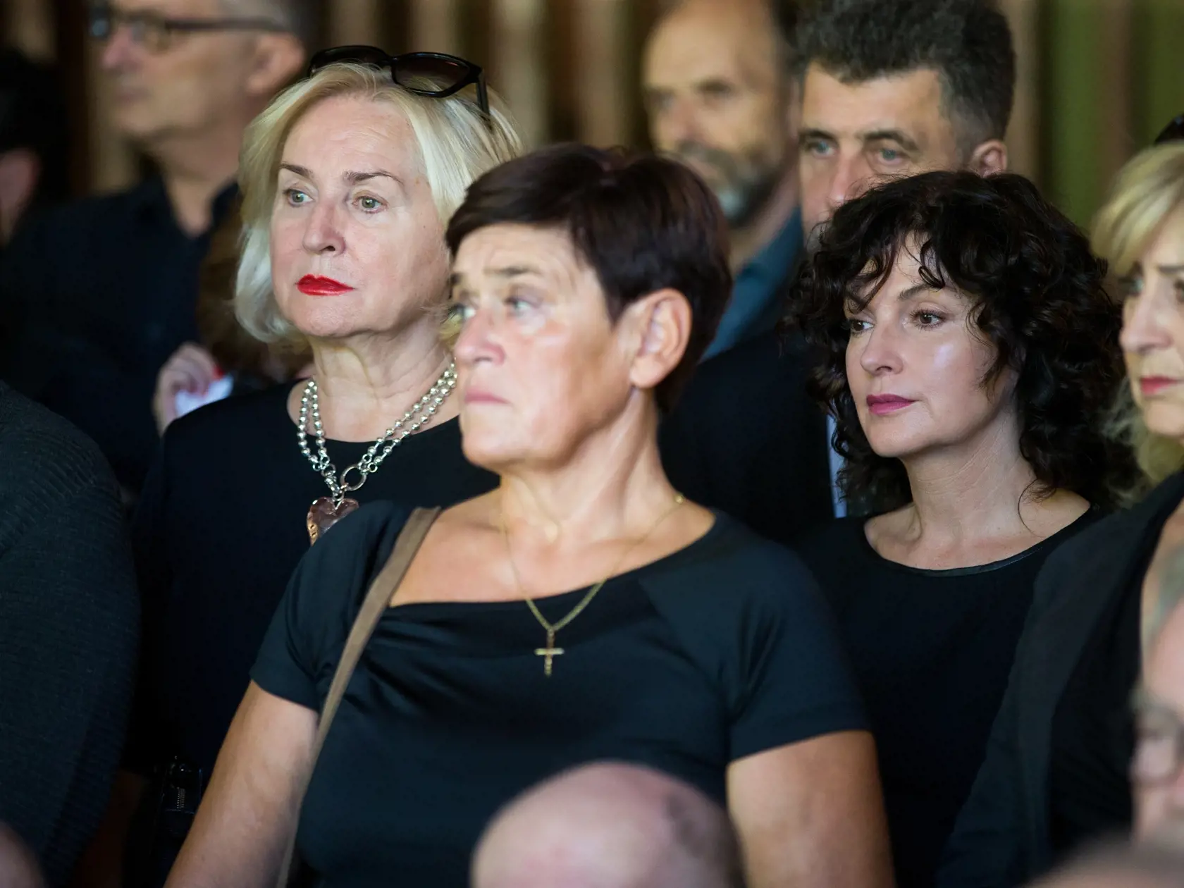 Pohreb Janky Kocianovej v bratislavskom krematóriu. Na snímke Beáta Dubasová a Ada Straková.