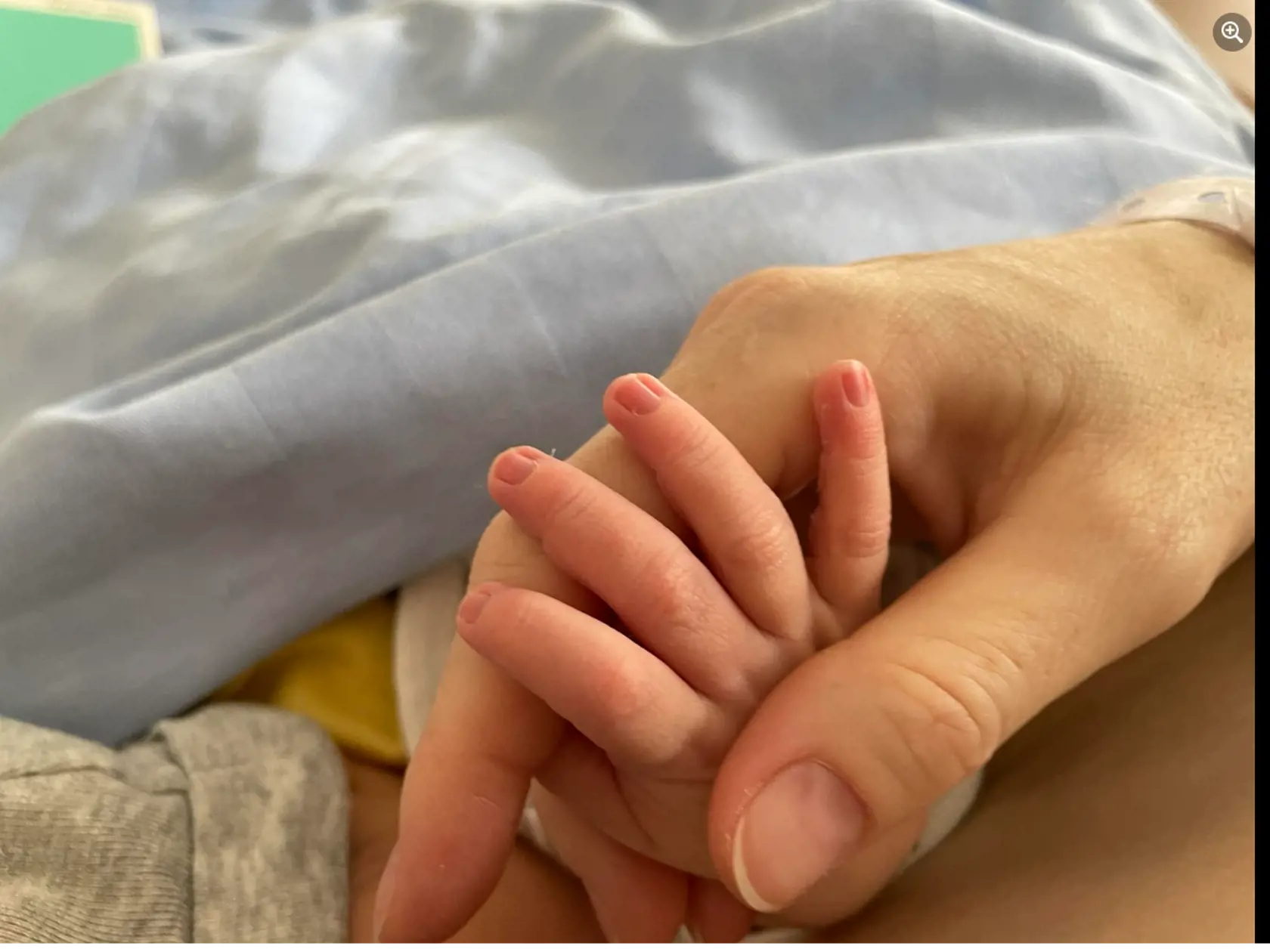 Hrdý otecko sa rozcítil na svojom Facebooku: „Som veľmi hrdý otec.. hrdá na moje dve najstatočnejšie dievčatá 💔 Táňa a Míla 💕“