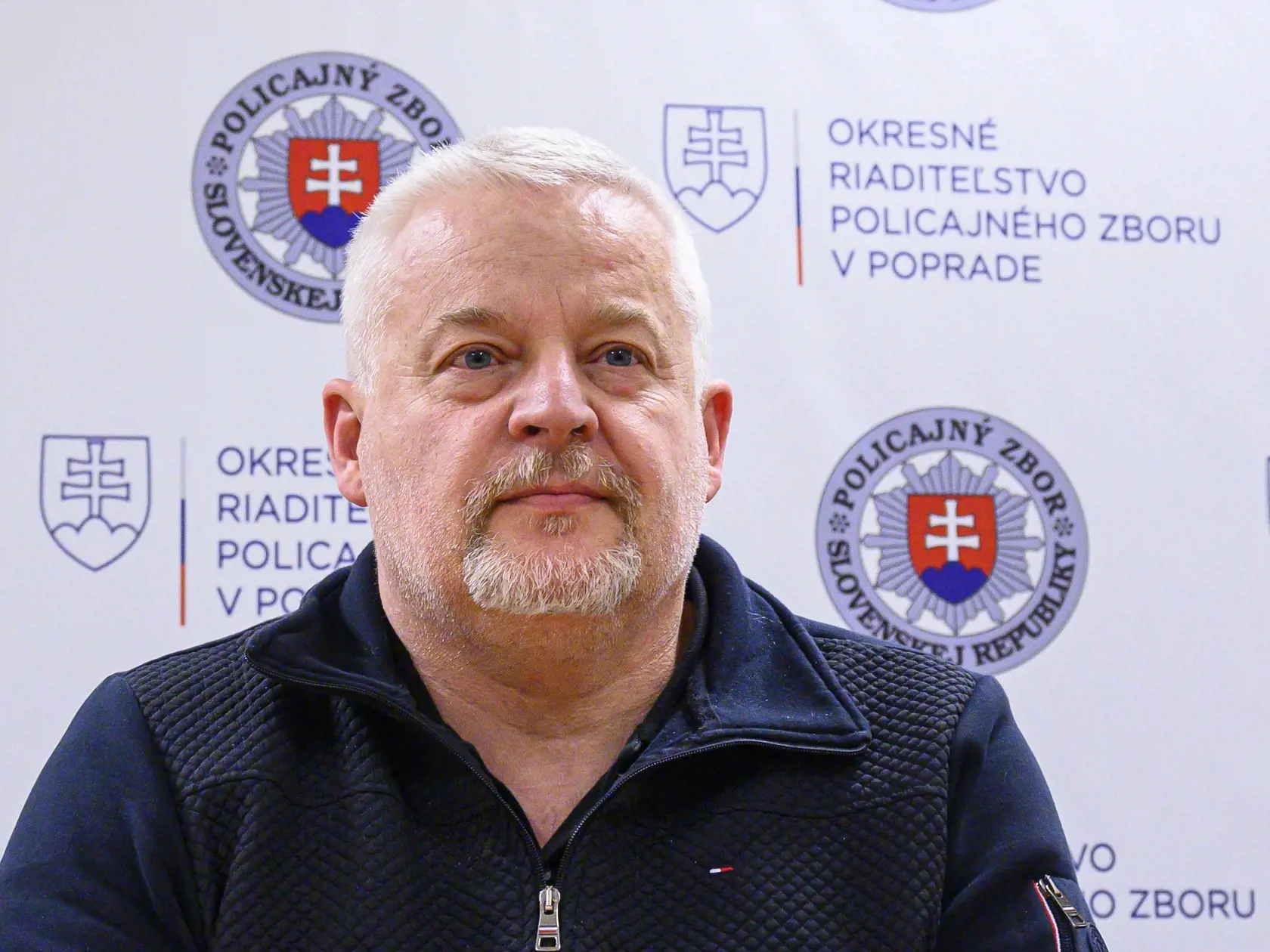 Na snímke policajný prezident Ľubomír Solák počas mimoriadneho vyhlásenia k aktuálnej situácii v Poprade 18. januára 2025. V súvislosti s tragédiou v Spišskej Starej Vsi končí vo funkcii prezident Policajného zboru (PZ) Ľubomír Solák. Rovnako s okamžitou platnosťou bude odvolaný riaditeľ Obvodného oddelenia PZ v Spišskej Starej Vsi. FOTO TASR - Michal Svítok