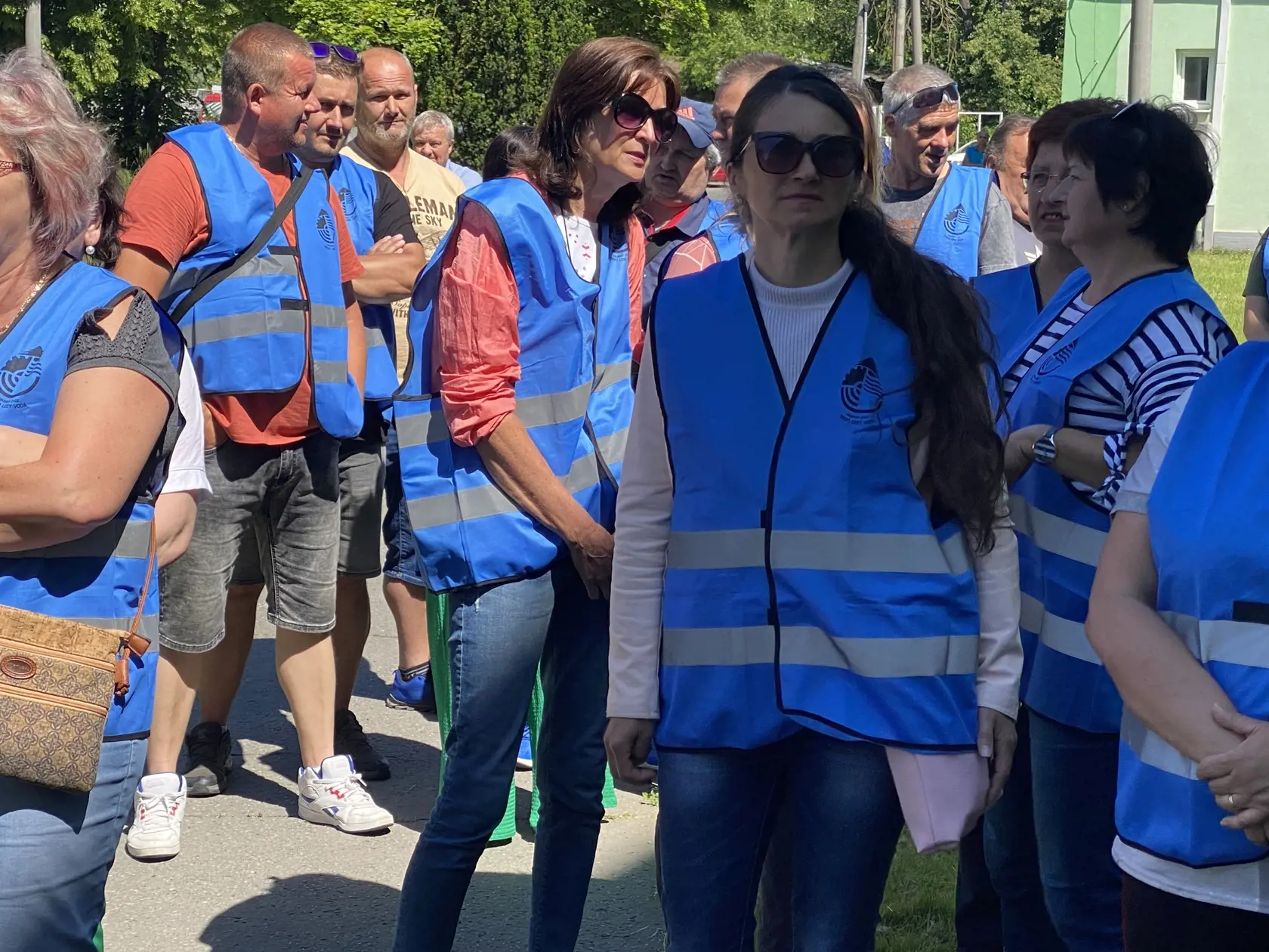 Alena Raganová (51) zo Sedlísk (okres Vranov) zažila rovnakú situáciu v Chemlone Humenné, ktorý zanikol: “Pracujem tu tretí rok. Mám to blízko, práca super, som maximálne spokojná a a preto by som veľmi chcela, aby to ostalo."
