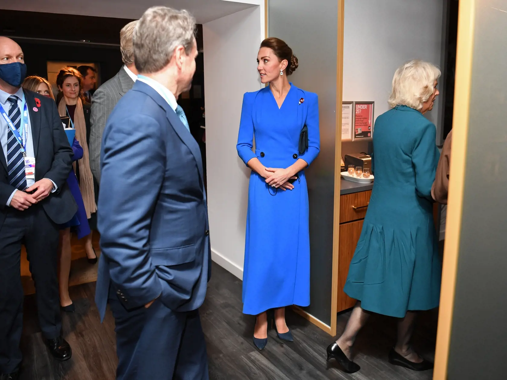 Vojvodkyňa Kate prichádza na slávnostnú recepciu. Oblečené mala šaty za 2800 eur.