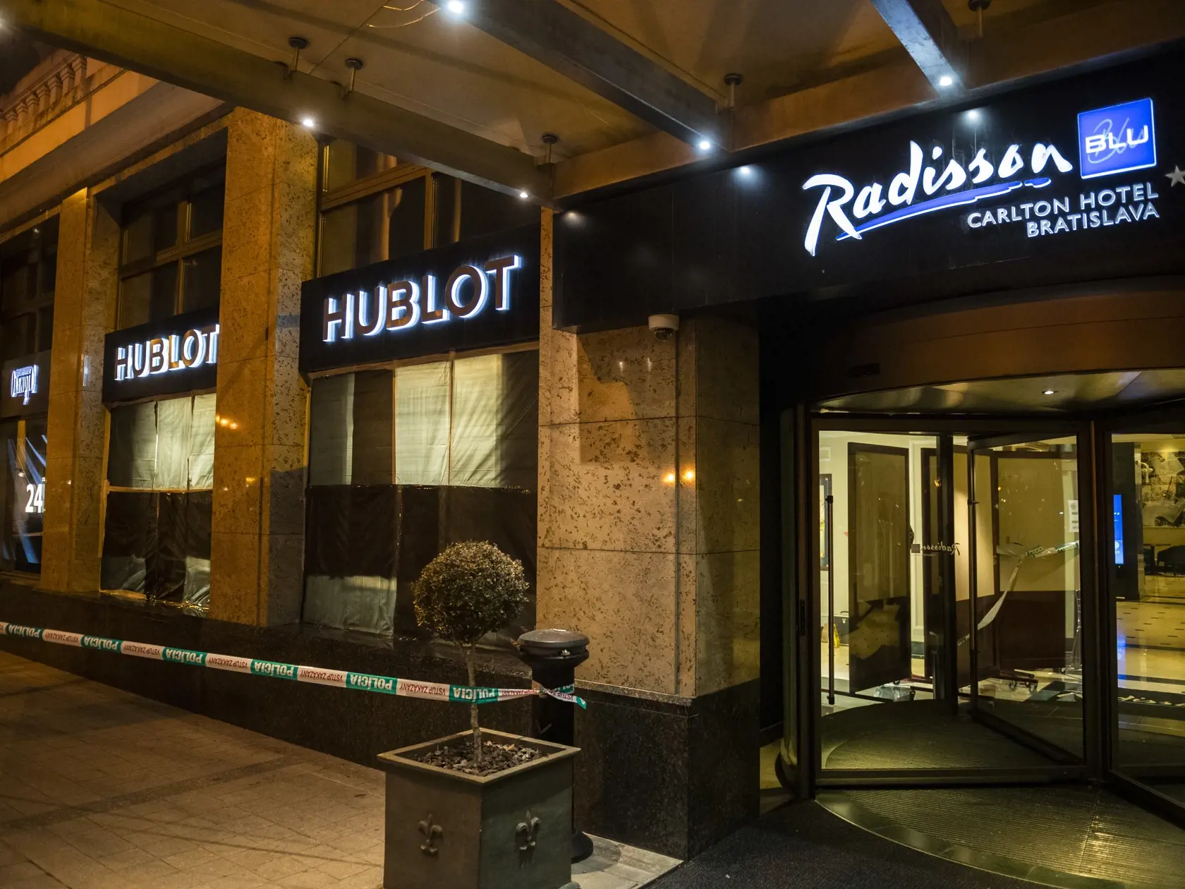 Na snímke vykradnuté klenotníctvo v hoteli Radisson Blu Carlton v Bratislave 12. októbra 2022. FOTO TASR - Jaroslav Novák