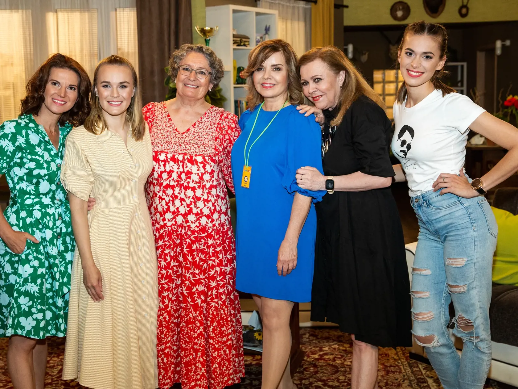 Oslava 15. rokov natáčania komediálneho seriálu "Susedia" v Bratislave. Na snímke Viki Ráková, Kristína Barancová Pírová, Eva Matejková, Zuzana Tlučková, Marta Sládečková a Dominika Richterová.