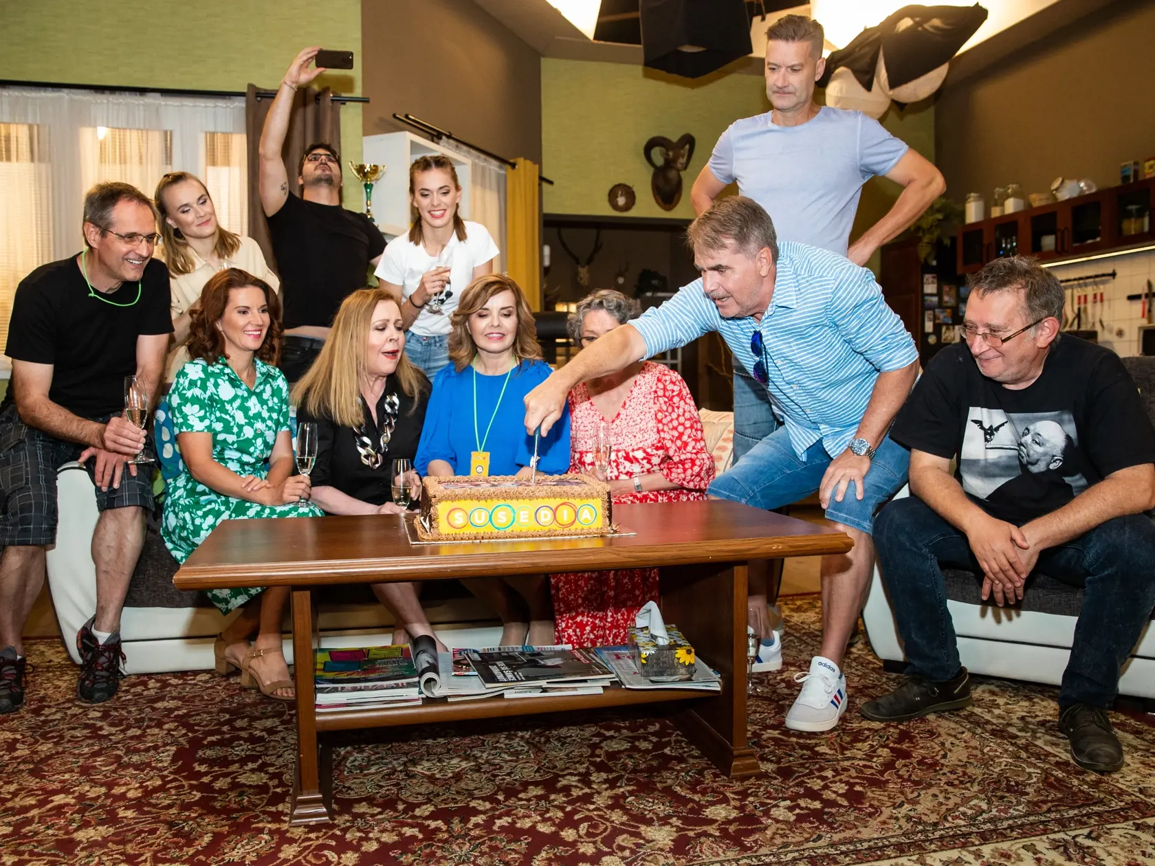 Oslava 15. rokov natáčania komediálneho seriálu "Susedia" v Bratislave. Na snímke Dominika Richterová, Kristína Barancová Pírová, Viki Ráková, Zuzana Tlučková, Andrej Kraus, Peter Marcin, Marta Sládečková a Eva Matejková.