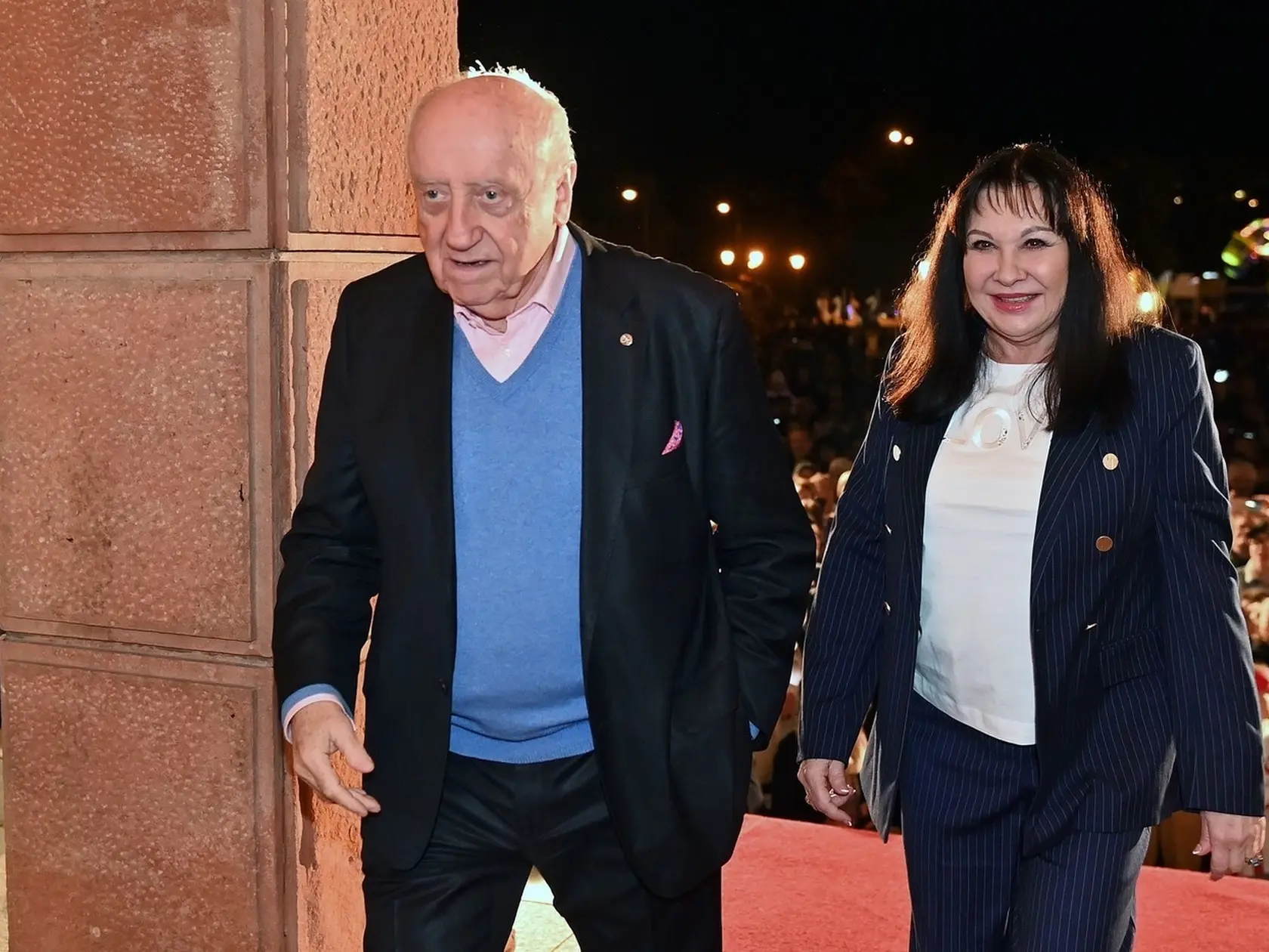 Anička Slováčková do poslednej chvíle verila že zlé prognózy sa nenaplnia. Na zábere jej rodičia Felix Slováček a Dáda Patrasová.