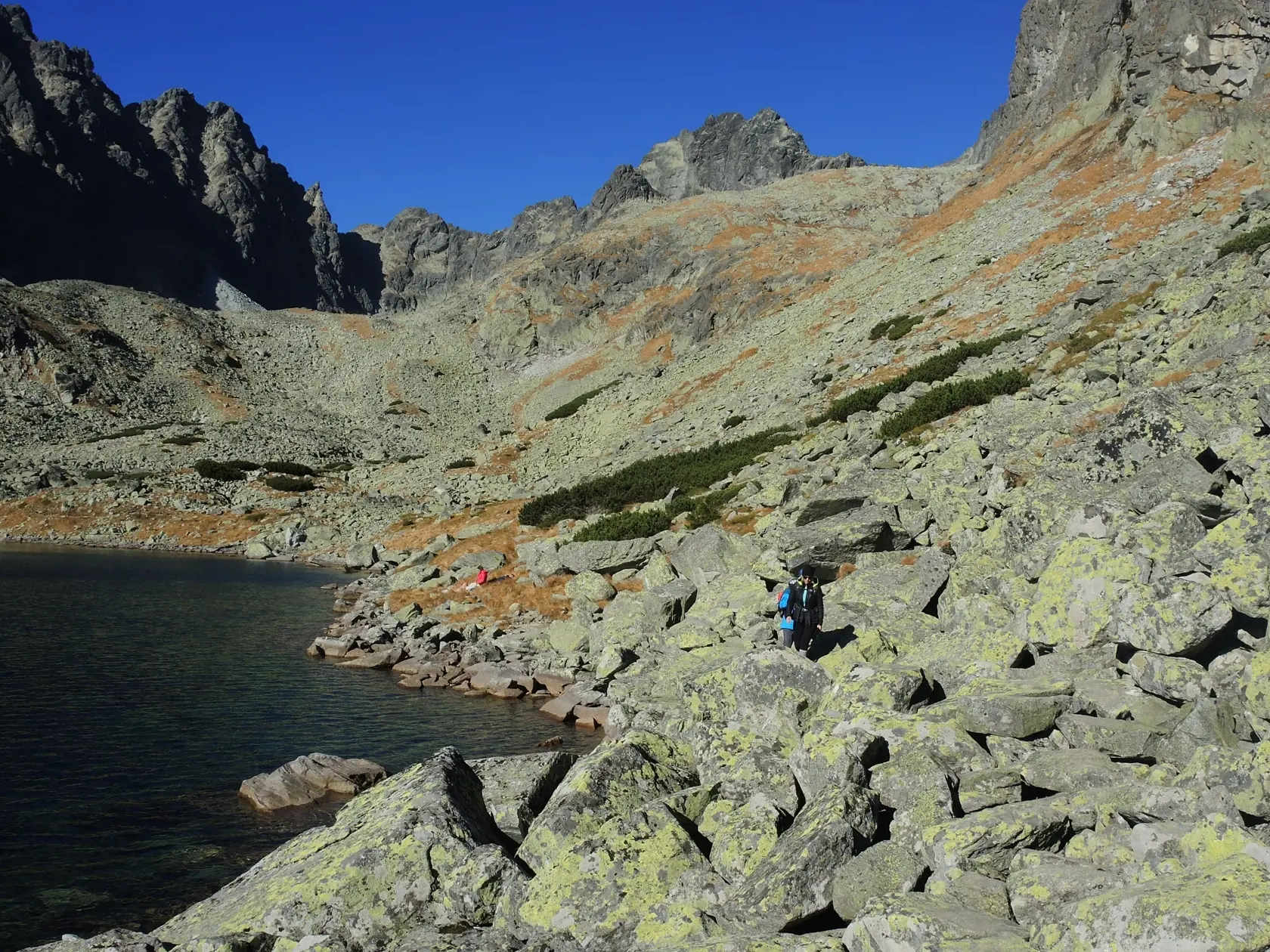 Na snímke turisti počas výstupu na Gerlachovský štít, najvyššieho vrchu Tatier, Slovenska aj celých Karpát. Vo Vysokých Tatrách dňa 4. novembra 2021. FOTO TASR - Erika Ďurčová