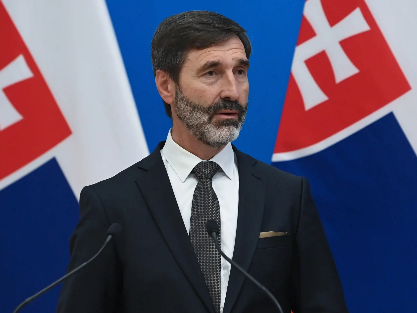 Na snímke slovenský minister zahraničných vecí Juraj Blanár (Smer-SD) reční počas spoločnej tlačovej konferencie s maďarským ministrom zahraničného obchodu a zahraničných vecí Péterom Szijjártóom v Budapešti vo štvrtok 14. novembra 2024.