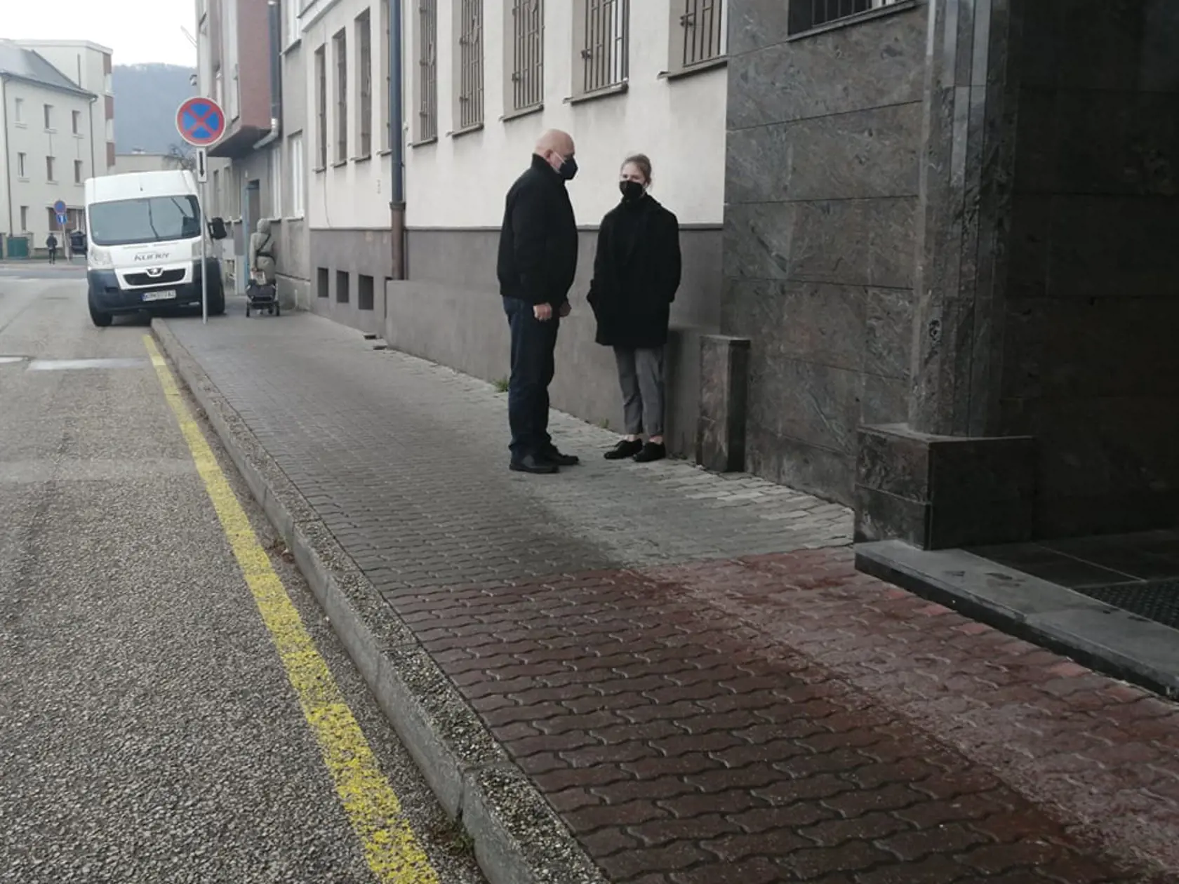 Po prestávke prichádzajú popoludní do budovy súdu príbuzní Judity a Tomáša na vyhlásenie rozhodnutia.