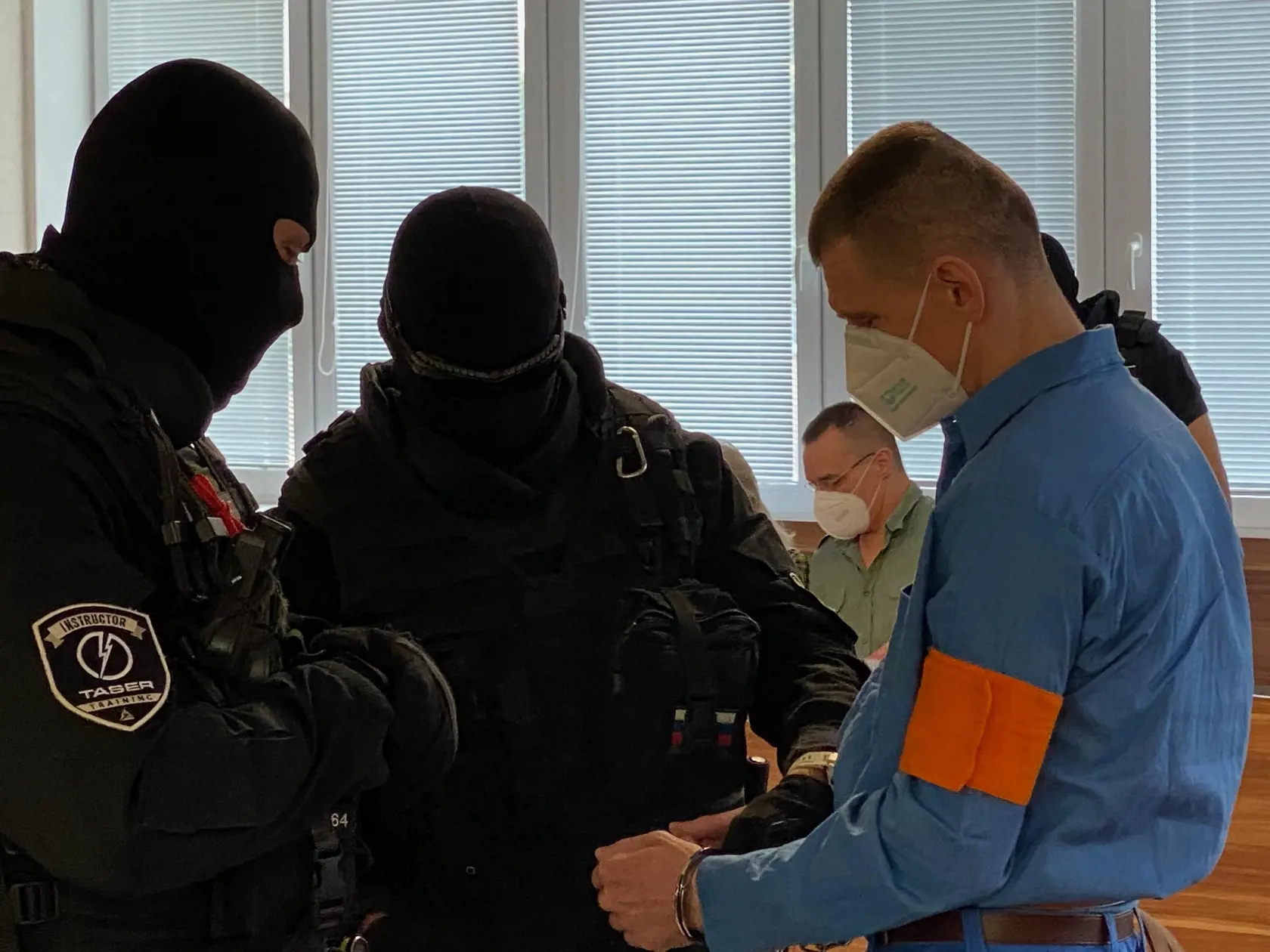 Na pojednávanie v kauze obnovy procesu v prípade odsúdenia Slavomíra Surového za vraždu Petra Klešča a pokus o vraždu Jozefa Holuba museli odročiť pre neprítomnosť jednej členky senátu.