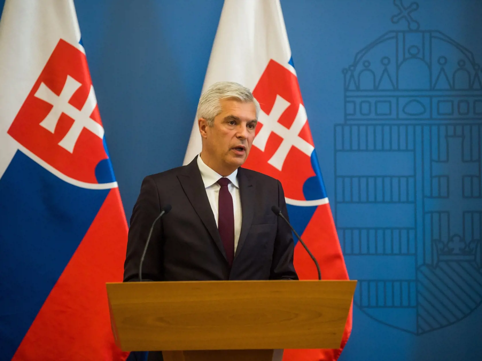 JB 29 Budapešť - Minister zahraničných vecí a európskych záležitostí SR Ivan Korčok sa v utorok 2. júna 2020 na svojej prvej oficiálnej návšteve Maďarska stretol s maďarským ministrom zahraničných vecí Péterom Szijjártóom v Budapešti. Na snímke Ivan Korčok počas tlačovej konferencie po ich stretnutí. FOTO TASR/DUNA/MTI/Zoltan Balogh 

Slovakian Foreign Minister Ivan Korcok speaks during his joint press conference with Hungarian Minister of Foreign Affairs and Trade Peter Szijjarto in the Ministr