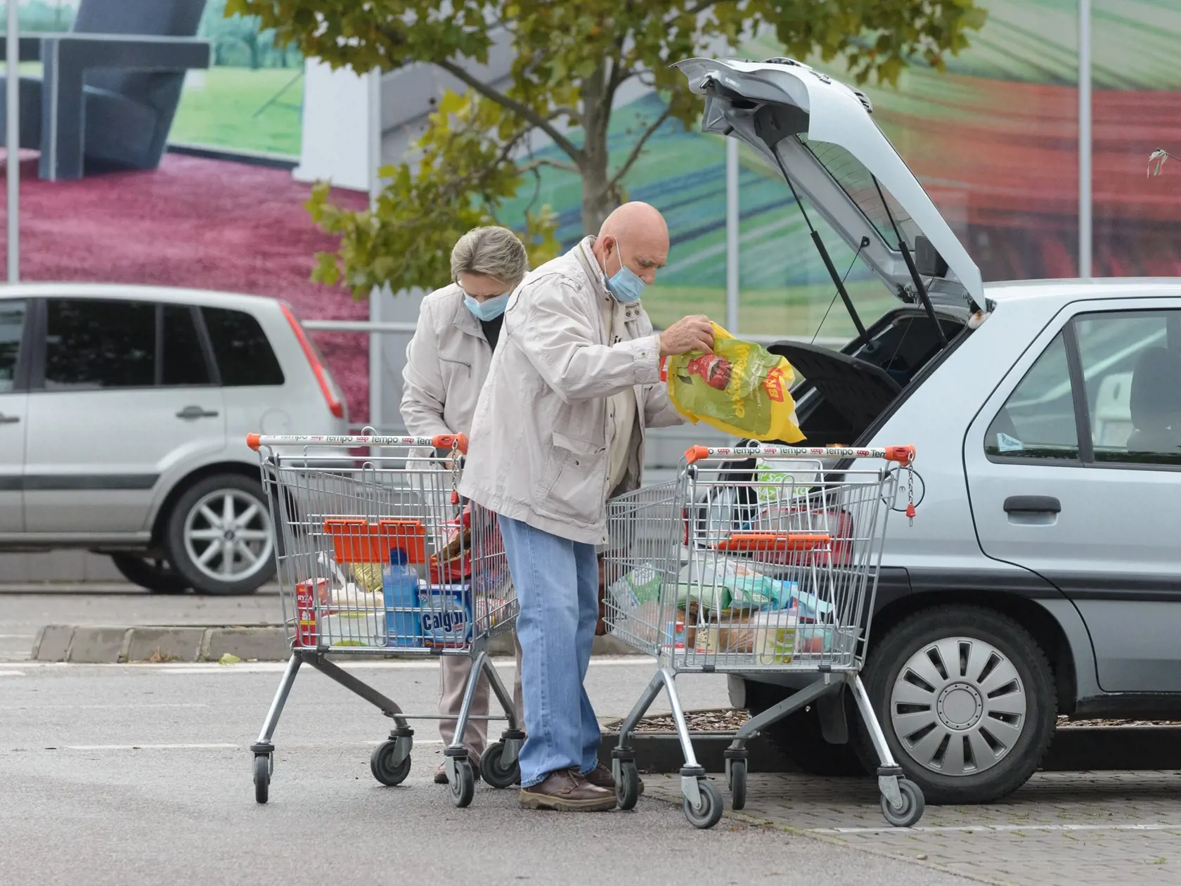 Dôchodcovia dostali od januára zvýšené penzie o 1,3 percenta. Po schválení rodičovského bonusu by si mohli polepšiť o desiatky eur mesačne, dokonca stovky eur ročne.
