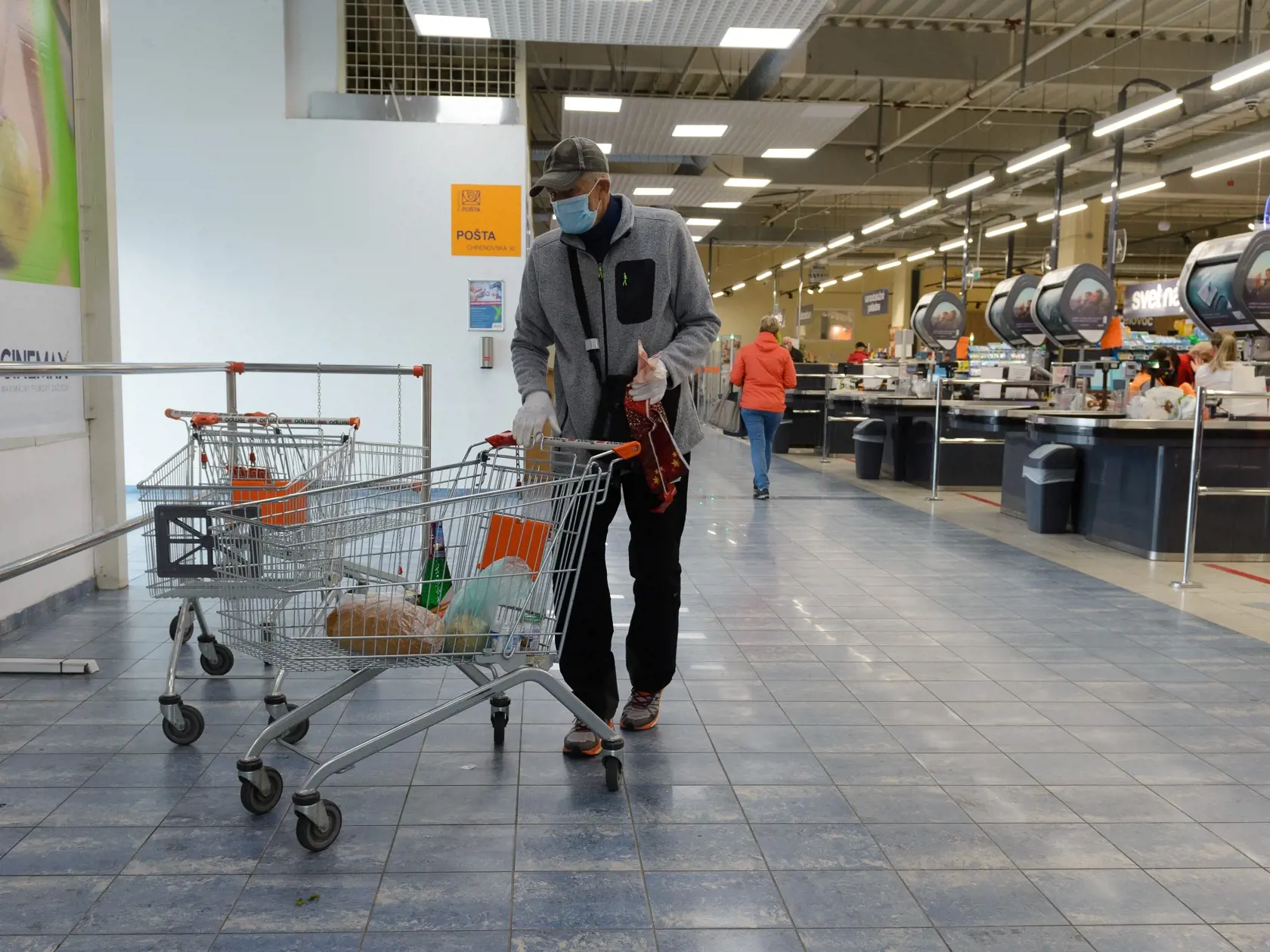 Zdražovanie poriadne pocítia aj penzisti, najmä tí s biednymi dôchodkami. Každé euro navyše sa im zíde.