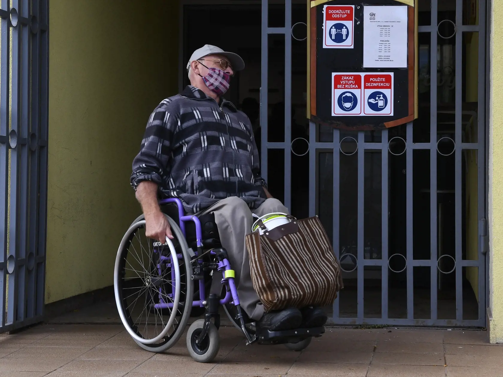 Mnohí penzisti majú nemalé výdavky na potraviny, lieky či bývanie.
