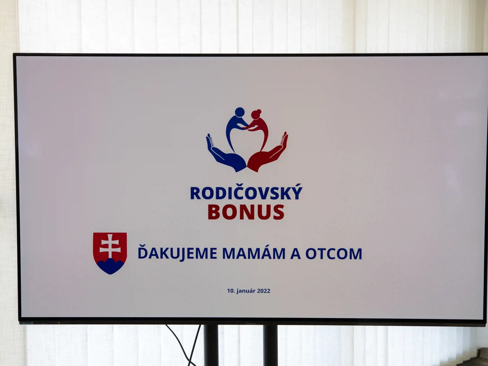 Minister práce, sociálnych vecí a rodiny Milan Krajniak (Sme rodina) predstavil rodičovský bonus. Vďaka odvodom pracujúcich detí by sa penzie dôchodcov rodičov mohli zvýšiť o desiatky eur navyše.