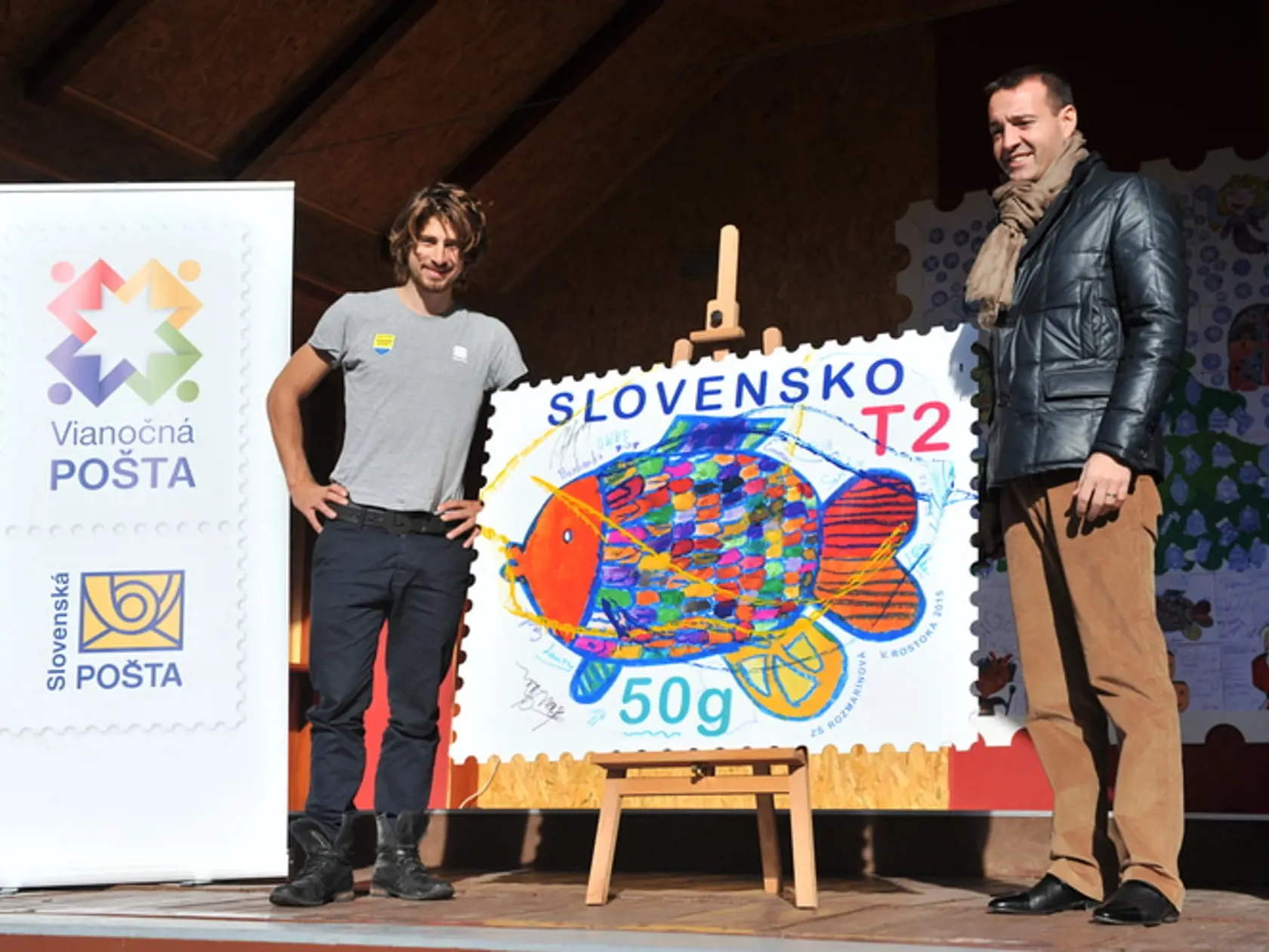 Peter Sagan (vľavo) a Tomáš Drucker (vpravo) počas krstu vianočnej známky.