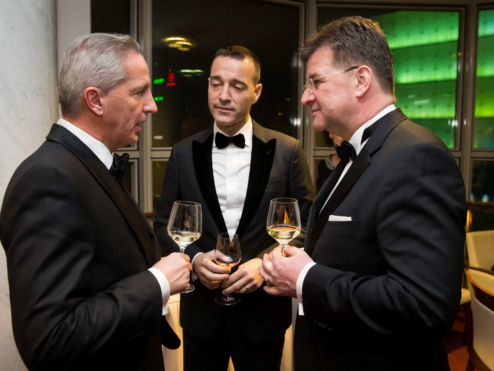 Galavečer odovzdávania ocenení "Krištáľové krídlo" za rok 2018 v novej budove Slovenského národného divadla. Na snímke Václav Mika, Tomáš Drucker a Miroslav Lajčák.