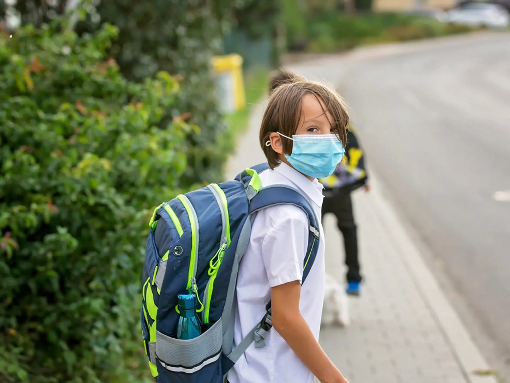 Opatrenia nebudú. Môže sa obnoviť povinnosť nosiť respirátory napríklad v MHD, ale väčšie obmedzenia si momentálne matematik nevie predstaviť.