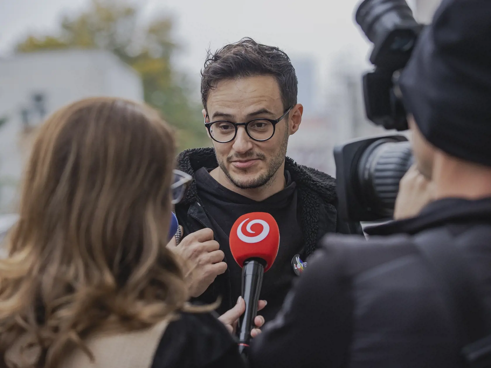 Na Zámockej ulici v Bratislave prišlo k streľbe po ktorej zostali na ulici ležať telá dvoch obetí. Na snímke miesto činu pred barom Tepláreň.