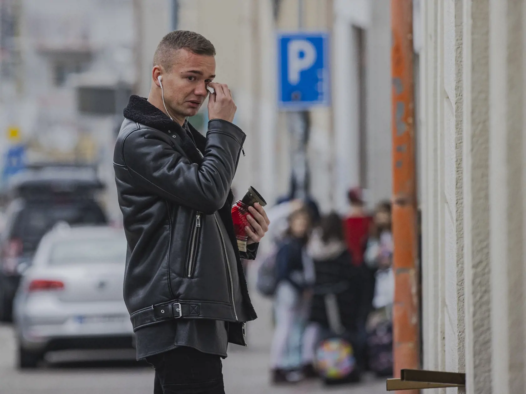 Na Zámockej ulici v Bratislave prišlo k streľbe po ktorej zostali na ulici ležať telá dvoch obetí. Na snímke miesto činu pred barom Tepláreň.
