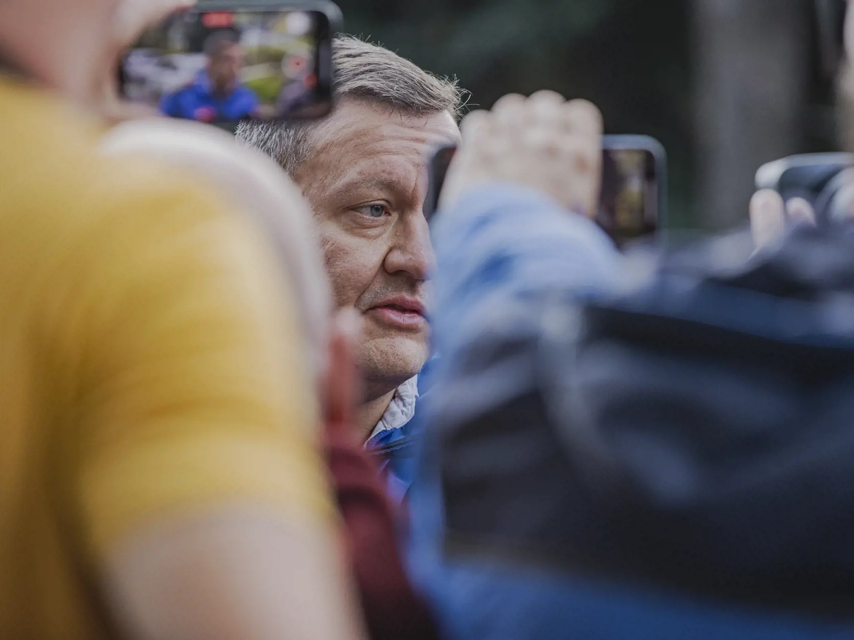 Na Zámockej ulici v Bratislave prišlo k streľbe po ktorej zostali na ulici ležať telá dvoch obetí. Na snímke príslušníci PZSR vykonávajú úkony na ulici Jaskový rad, kde bolo nájdené telo útočníka.